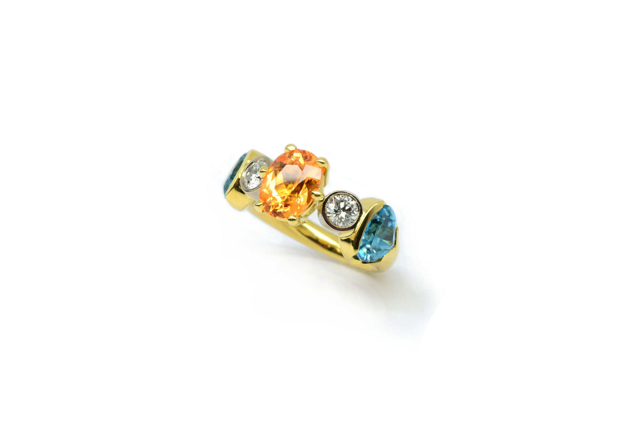 Mandarin Granat, Brillanten, Zirkon. 750er Gold. 