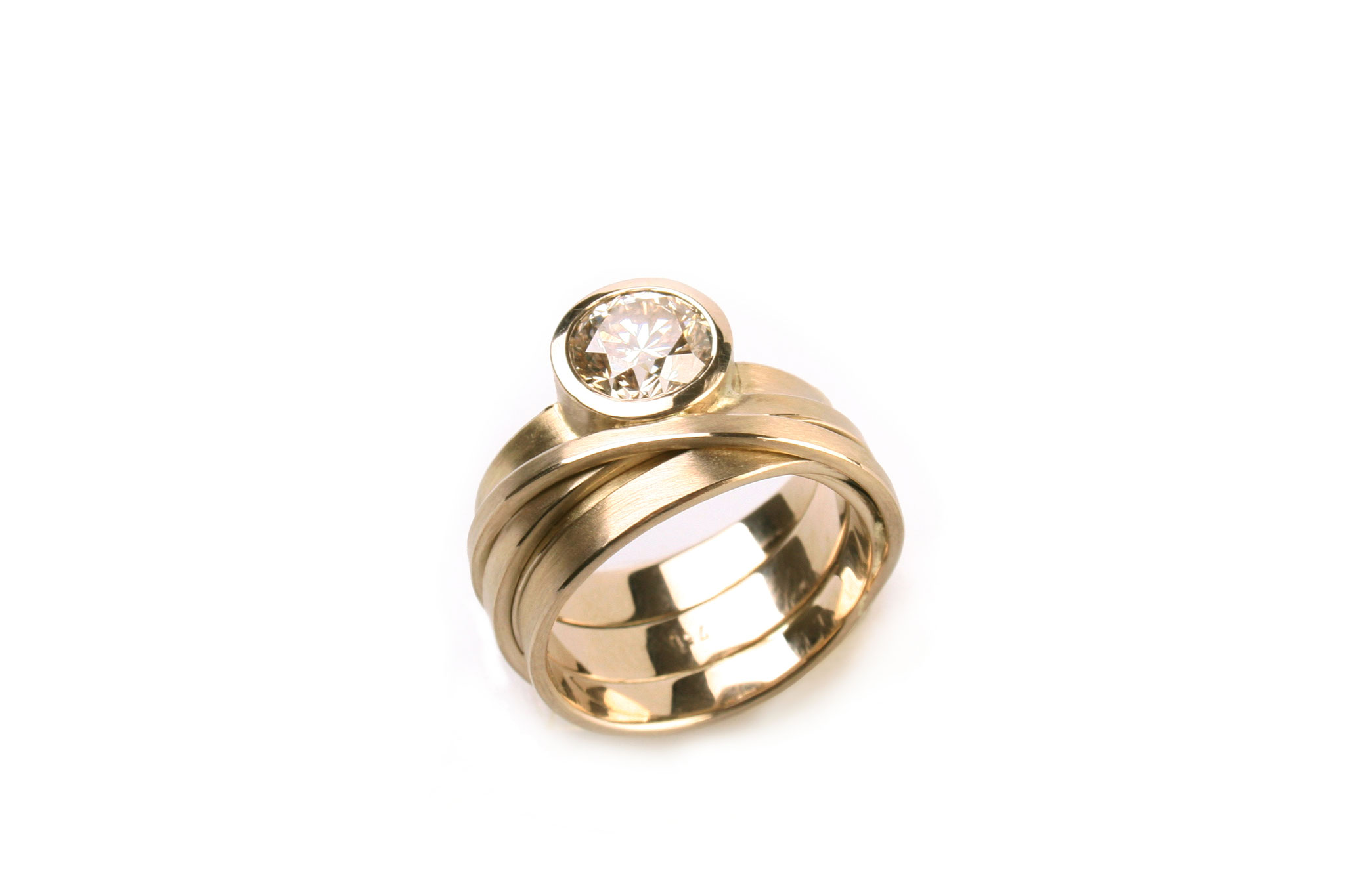 Ring. 750/ooo Champagnier Gold. Brillant 