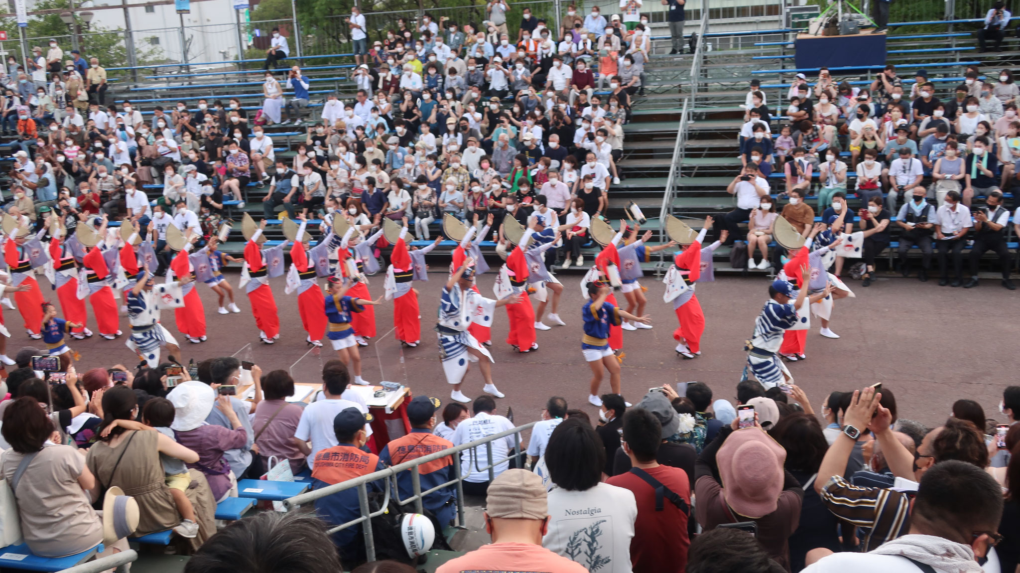 400年以上の歴史を有する阿波踊りは、真夏の祭典です。