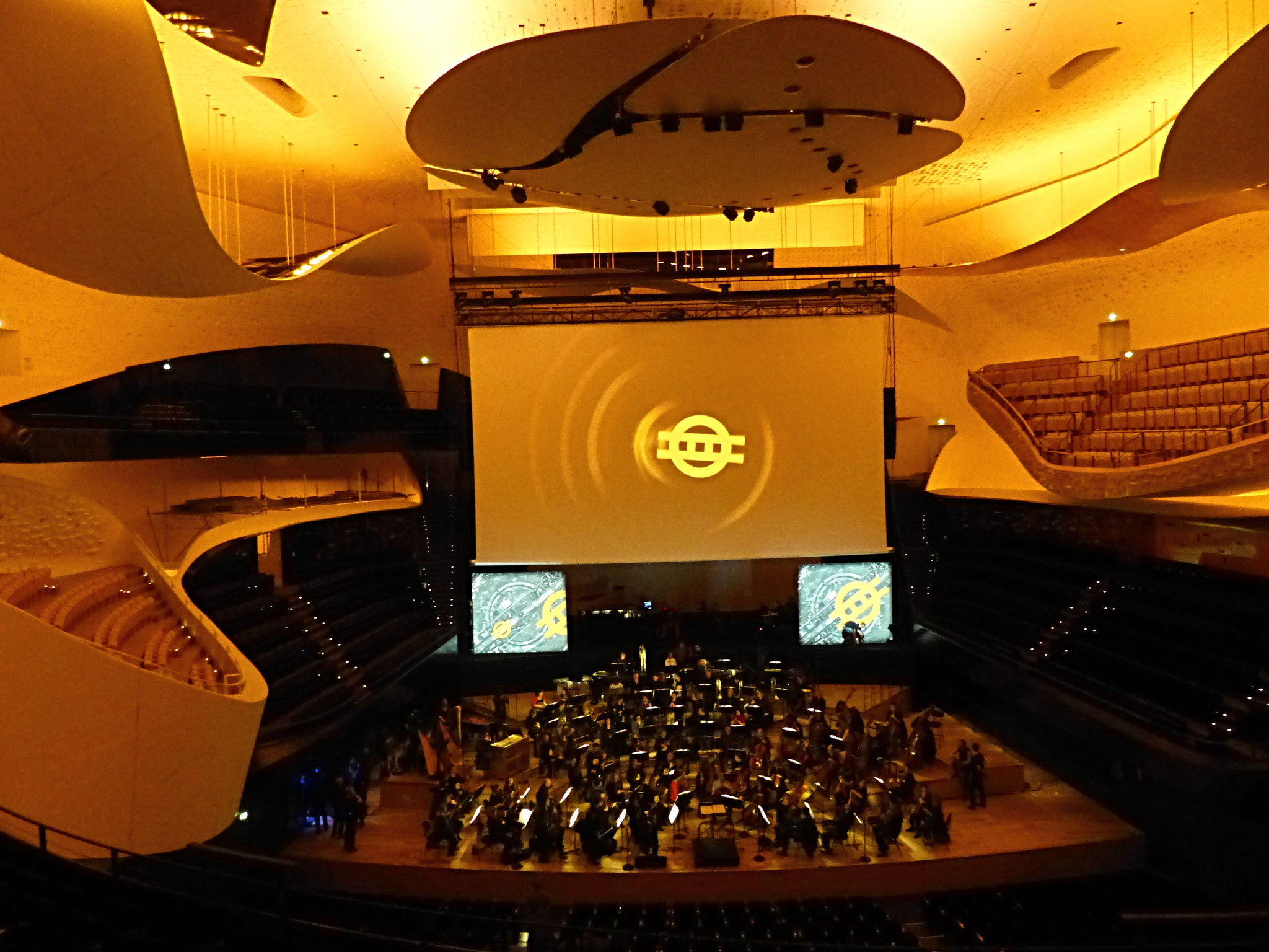 Photo de la scénographe de Low Heroes à la Philharmonie de Parus