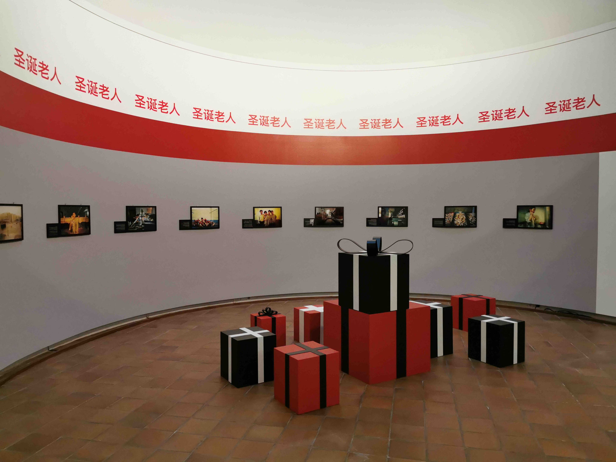 Photo de l'exposition T'y crois, toi, au Père Noël? Musée des Beaux-Arts de Libourne.