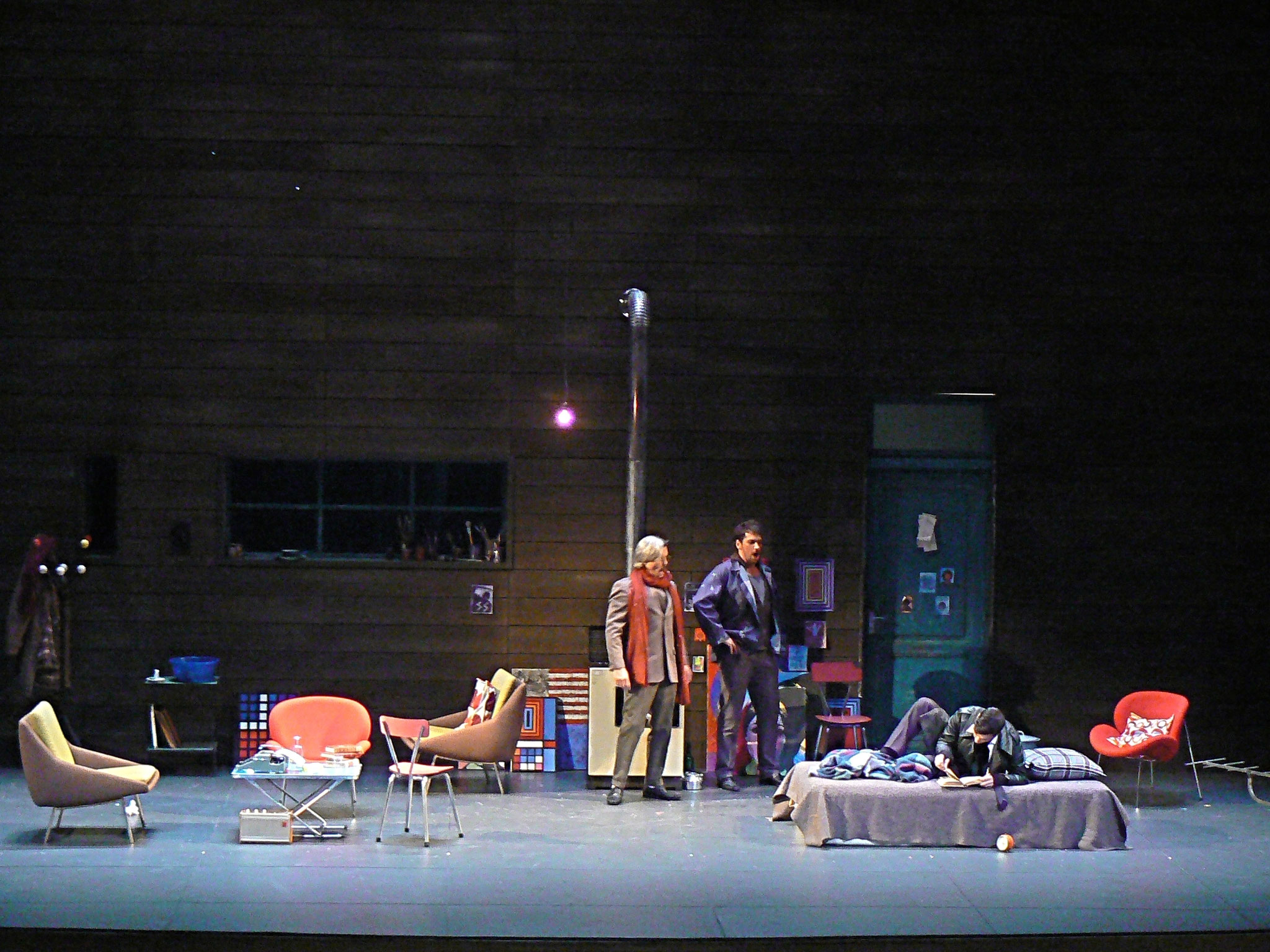 Photo de scénographie de l'opéra: La Bohème. Opéra de Bordeaux. Mise en scène Laurent Laffargue.