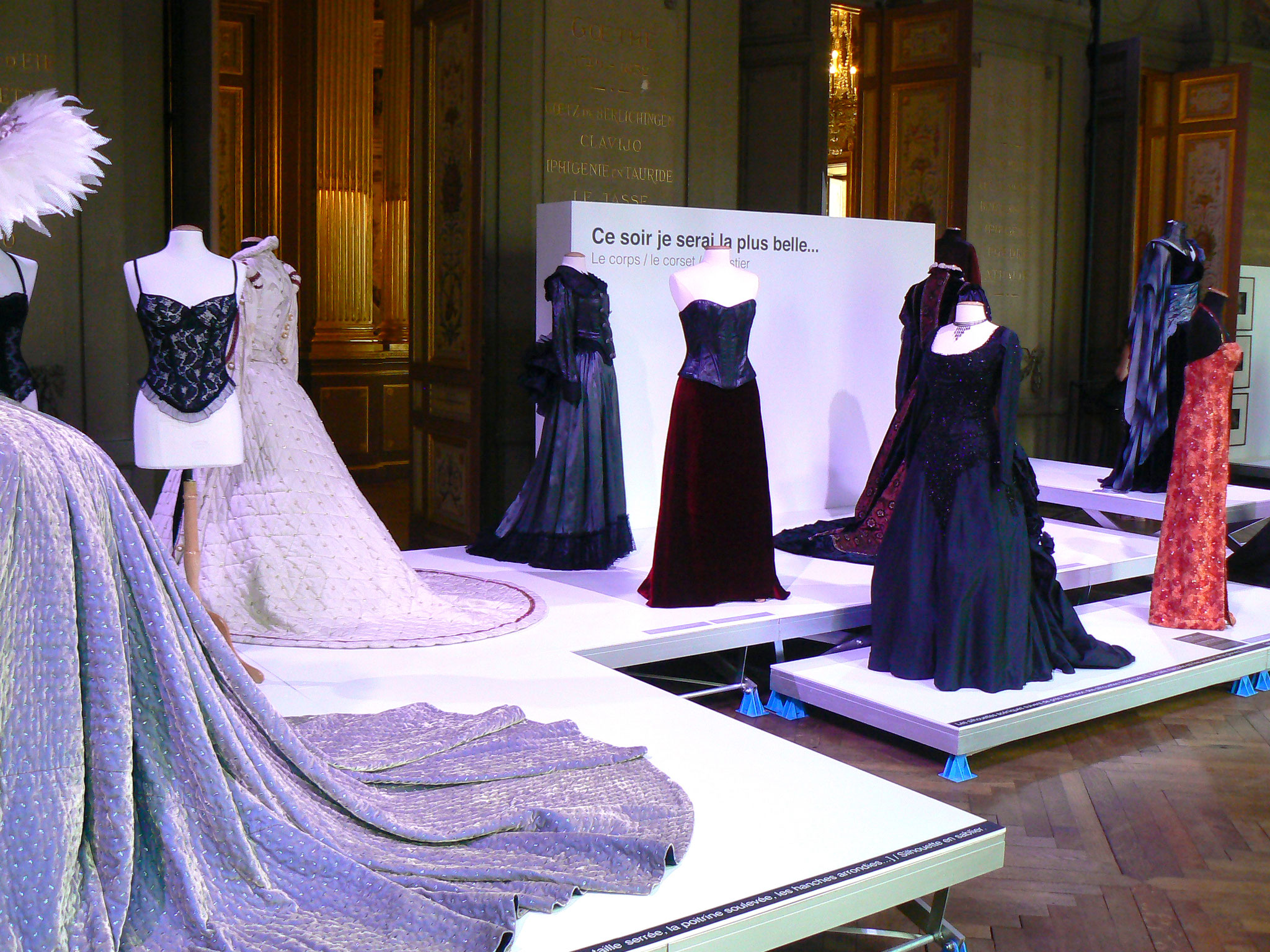 Photo de l'exposition Plus que Parfaits. Opéra de Bordeaux.