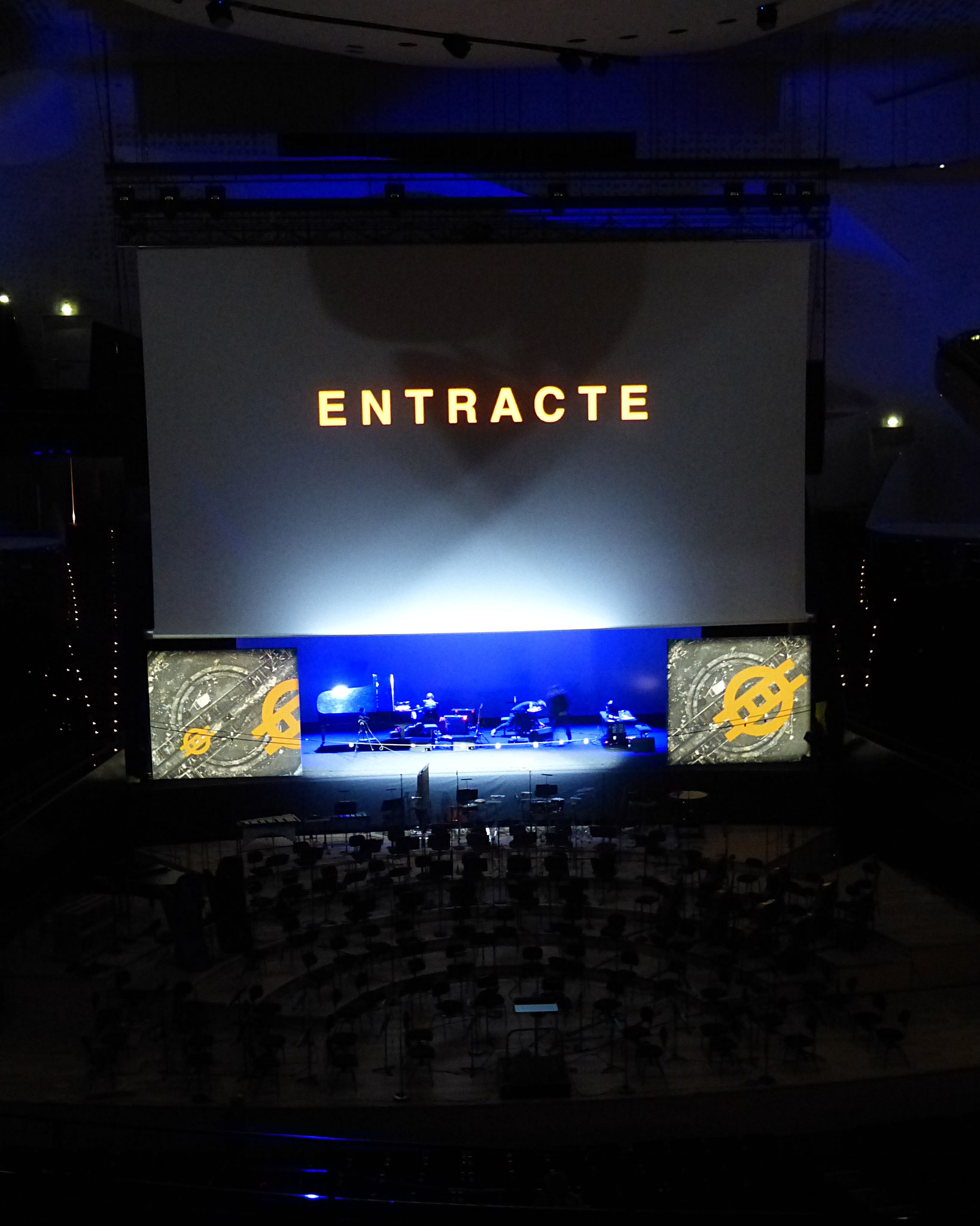 Photo de la scénographe de Low Heroes à la Philharmonie de Parus