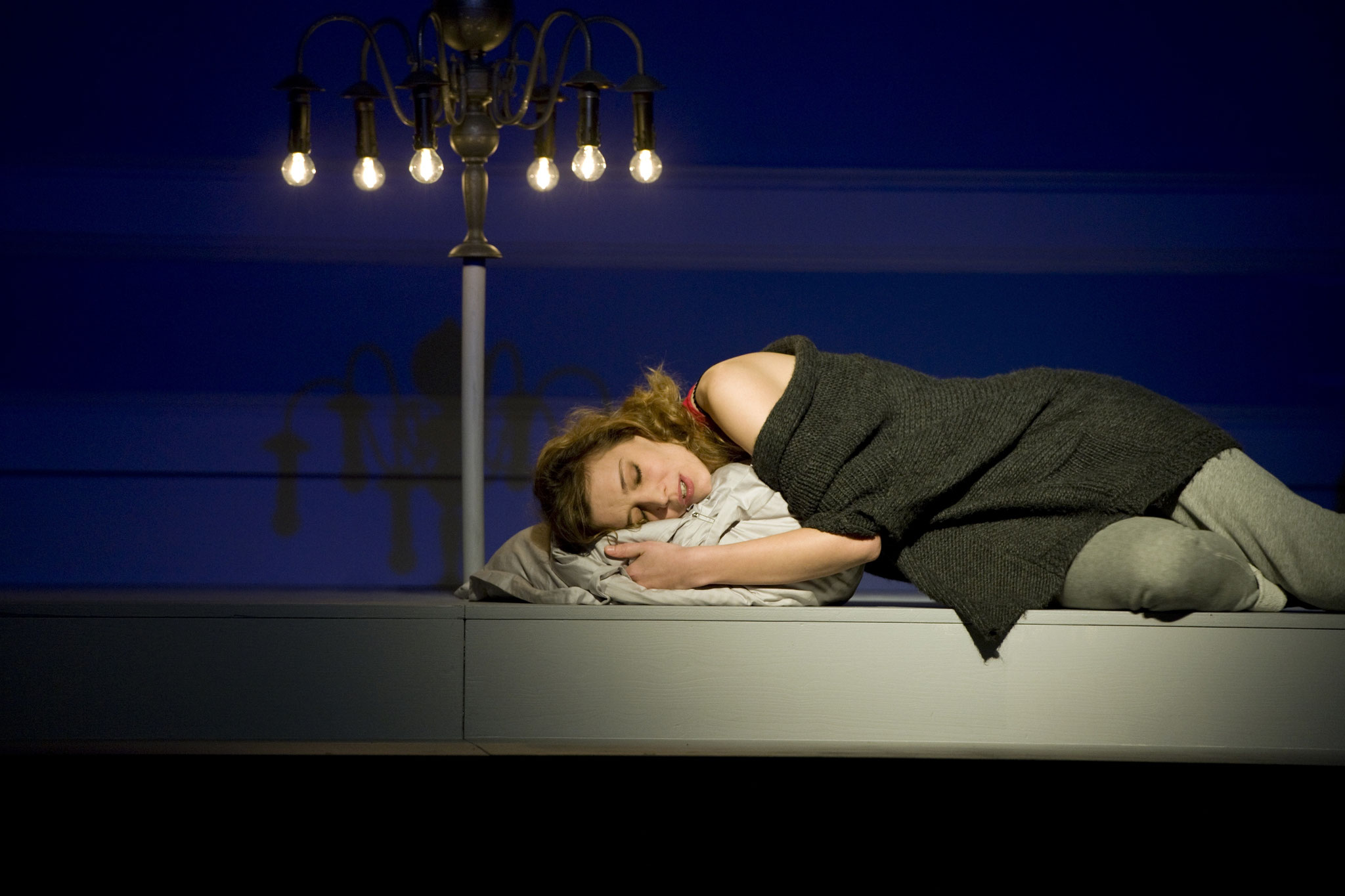 Photo de la scénographie de: Molly Bloom. Théâtre de l'Ouest Parisien, Boulogne Billancourt. Jeu: Céline Salette. Mise en scène Laurent Laffargue.