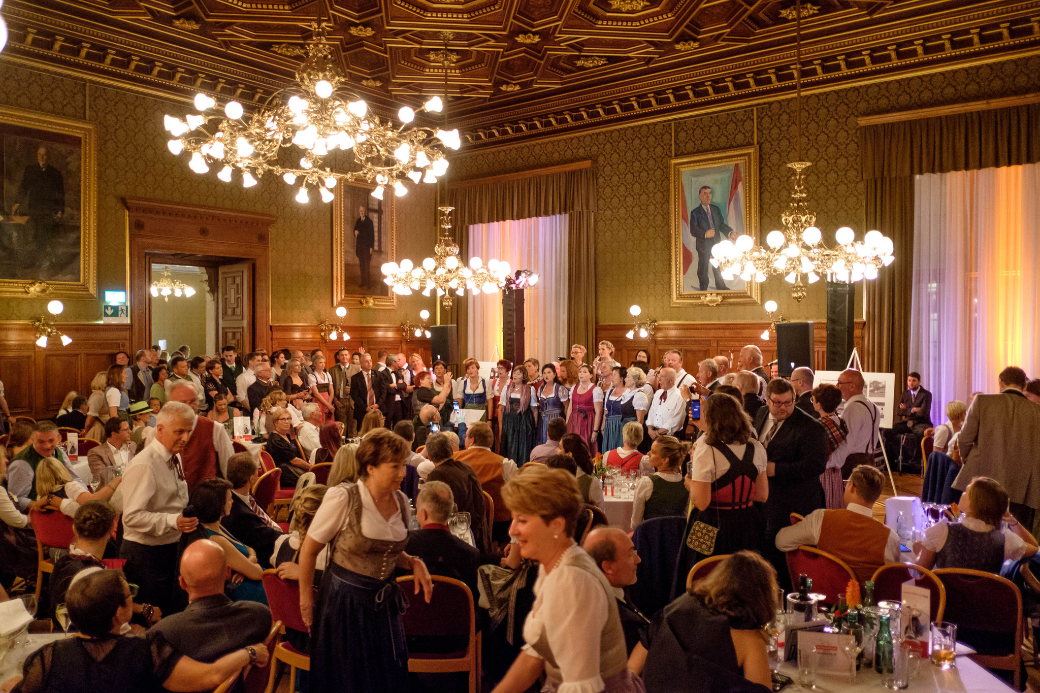 Beim Ball der Oberösterreicher im Wiener Rathaus