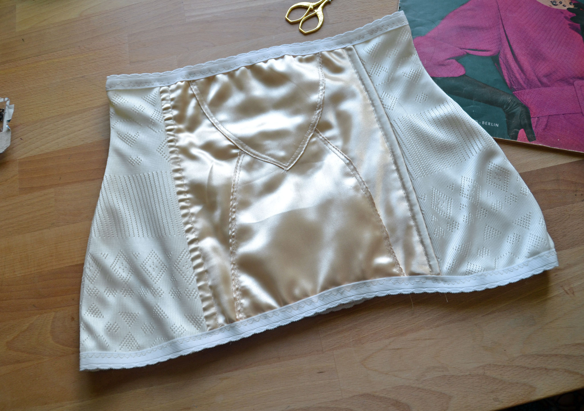 girdle: front