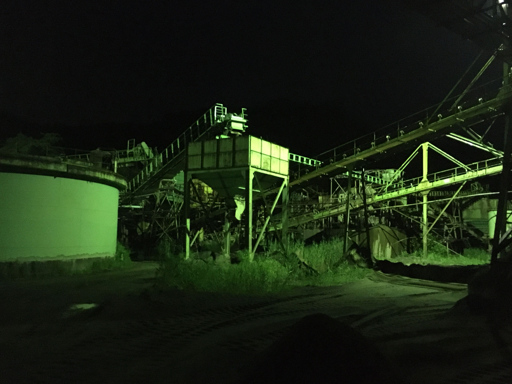 爆破 荒野 廃工場ロケのことならお任せください 荒野 爆破 工場ロケのことなら松井建設ロケサポートサービスにおまかせ 爆破 荒野 廃工場ロケのことならお任せください 荒野 爆破 工場ロケのことなら松井建設ロケサポートサービスにおまかせ