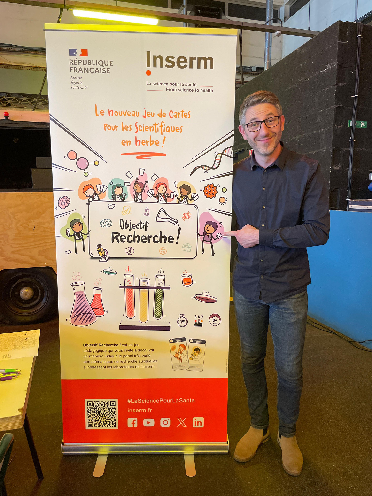 Création d'un roll up pour le lancement du jeu "Objectif Recherche !" de l'INSERM