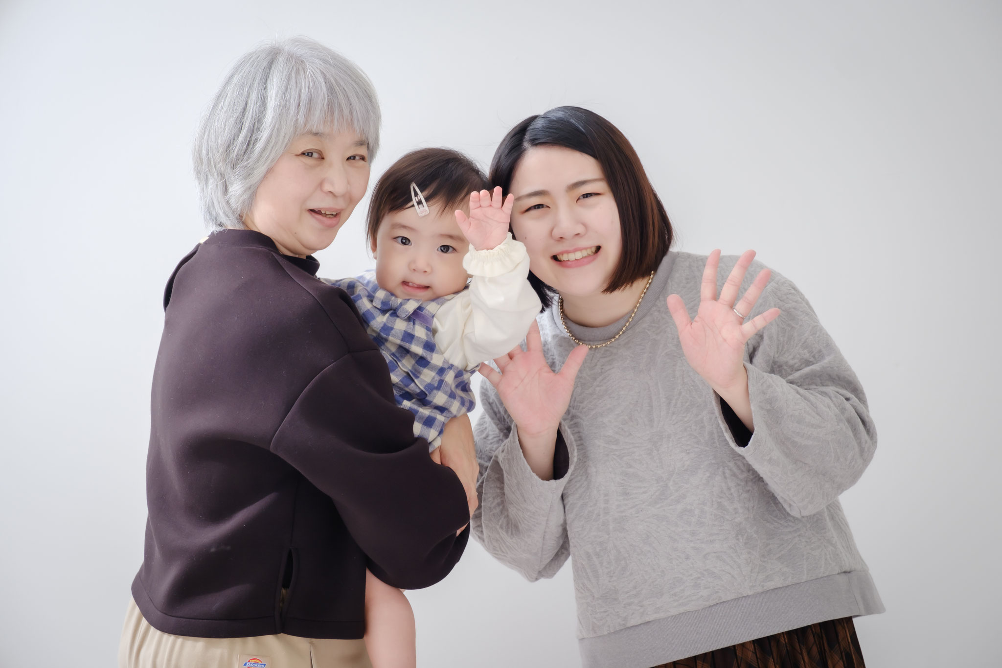 各務原のフォトスタジオ　三世代バースデーフォト。岐阜・関・美濃加茂にも出張撮影可能。