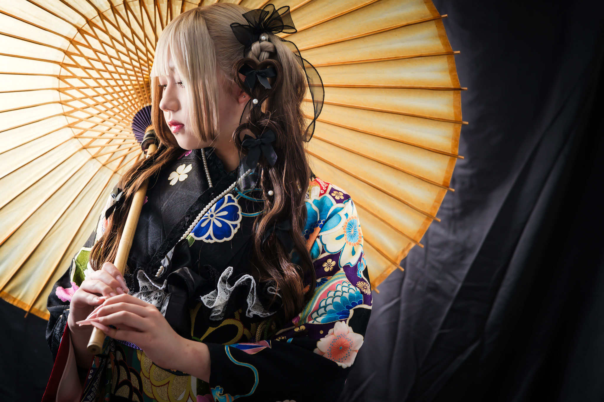 各務原のフォトスタジオ 黒い背景で成人式前撮り　岐阜・関・美濃加茂にも出張撮影可能