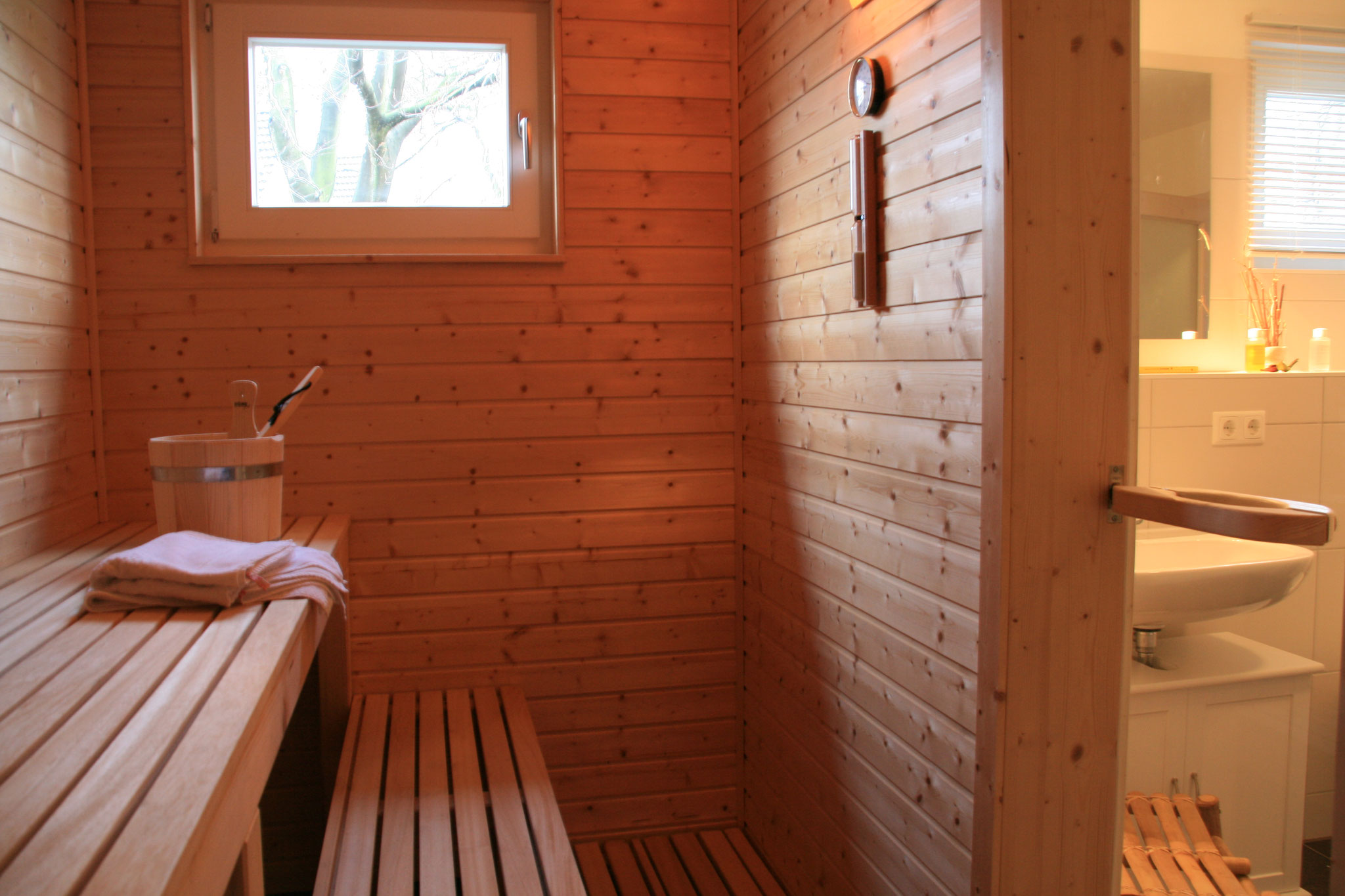 Die private geräumige finnische Sauna.