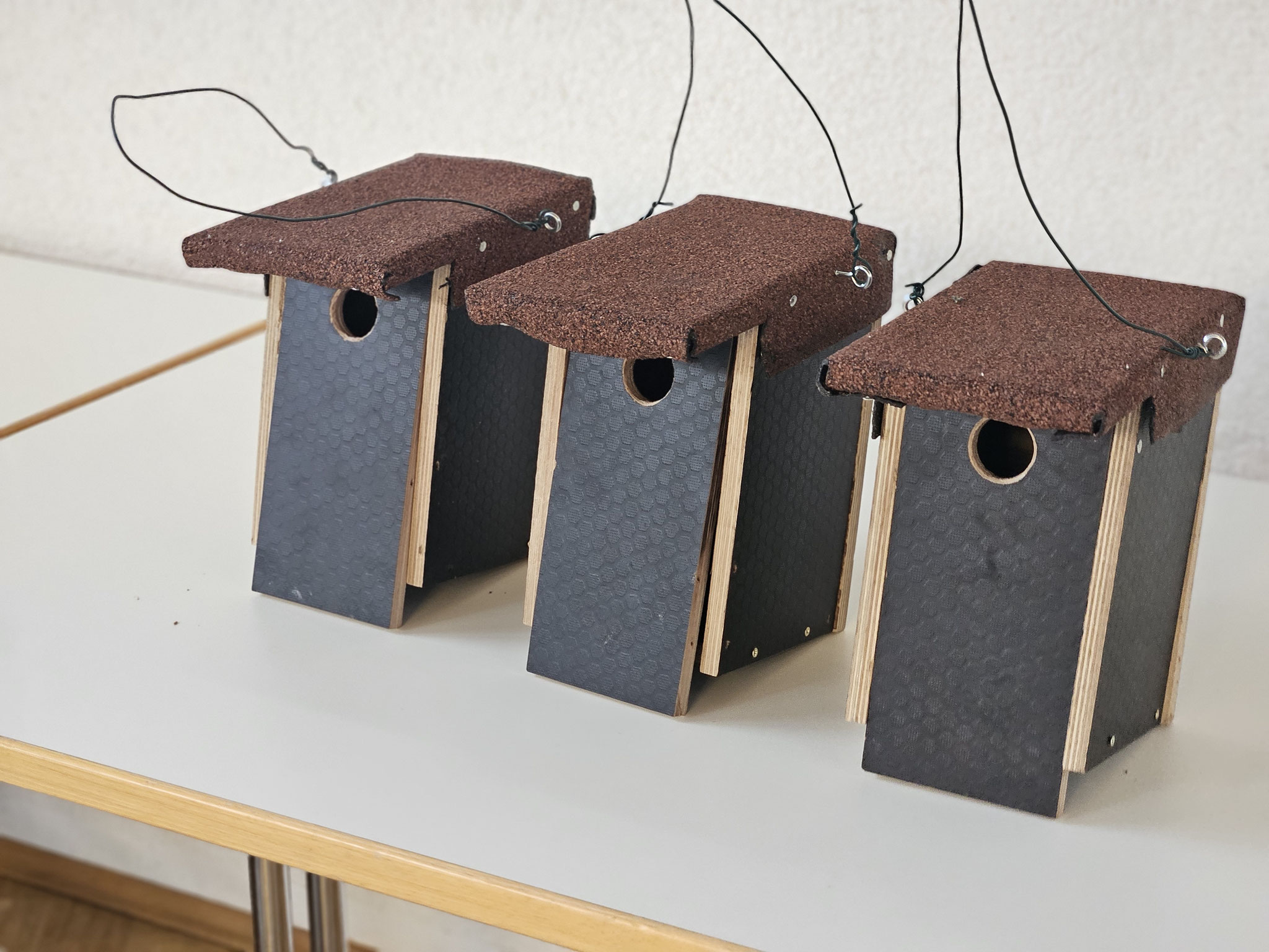 3 zusammengebaute Nistkästen