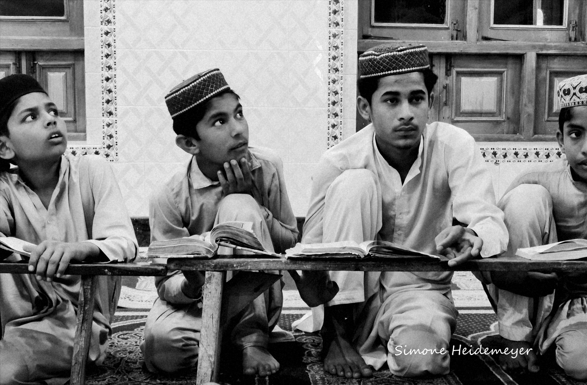 Die Jungs in der Moschee von Lahor, Pakistan