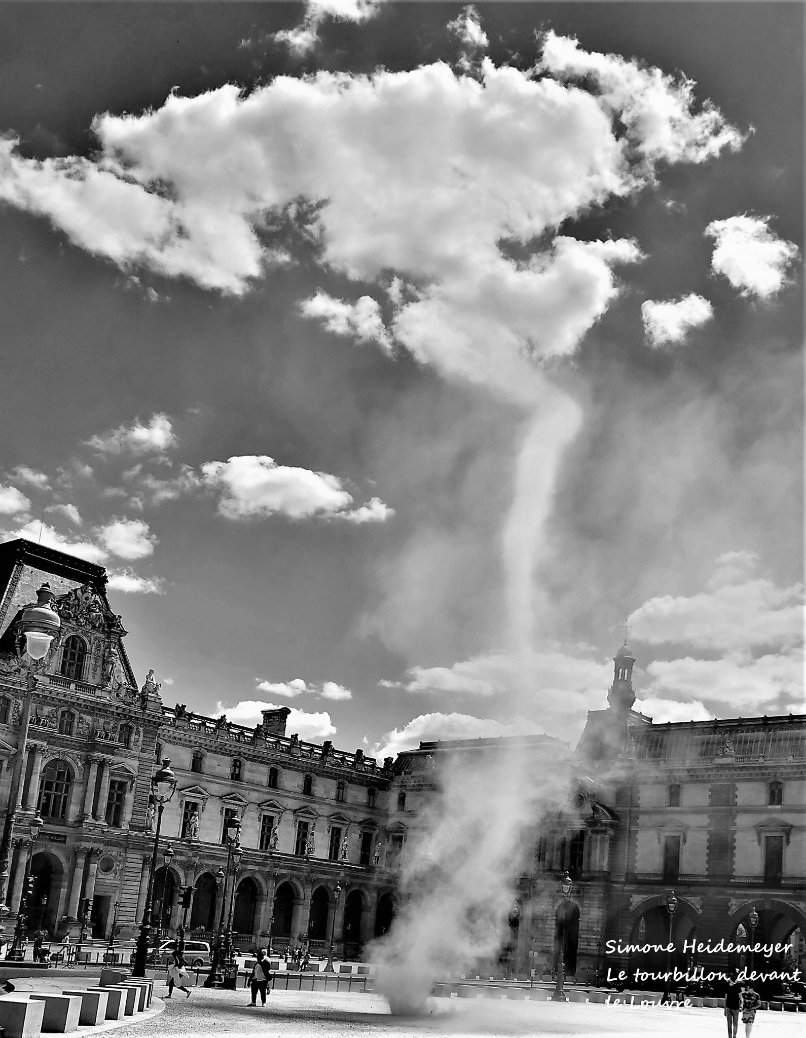 Le tourbillon devant le Louvre