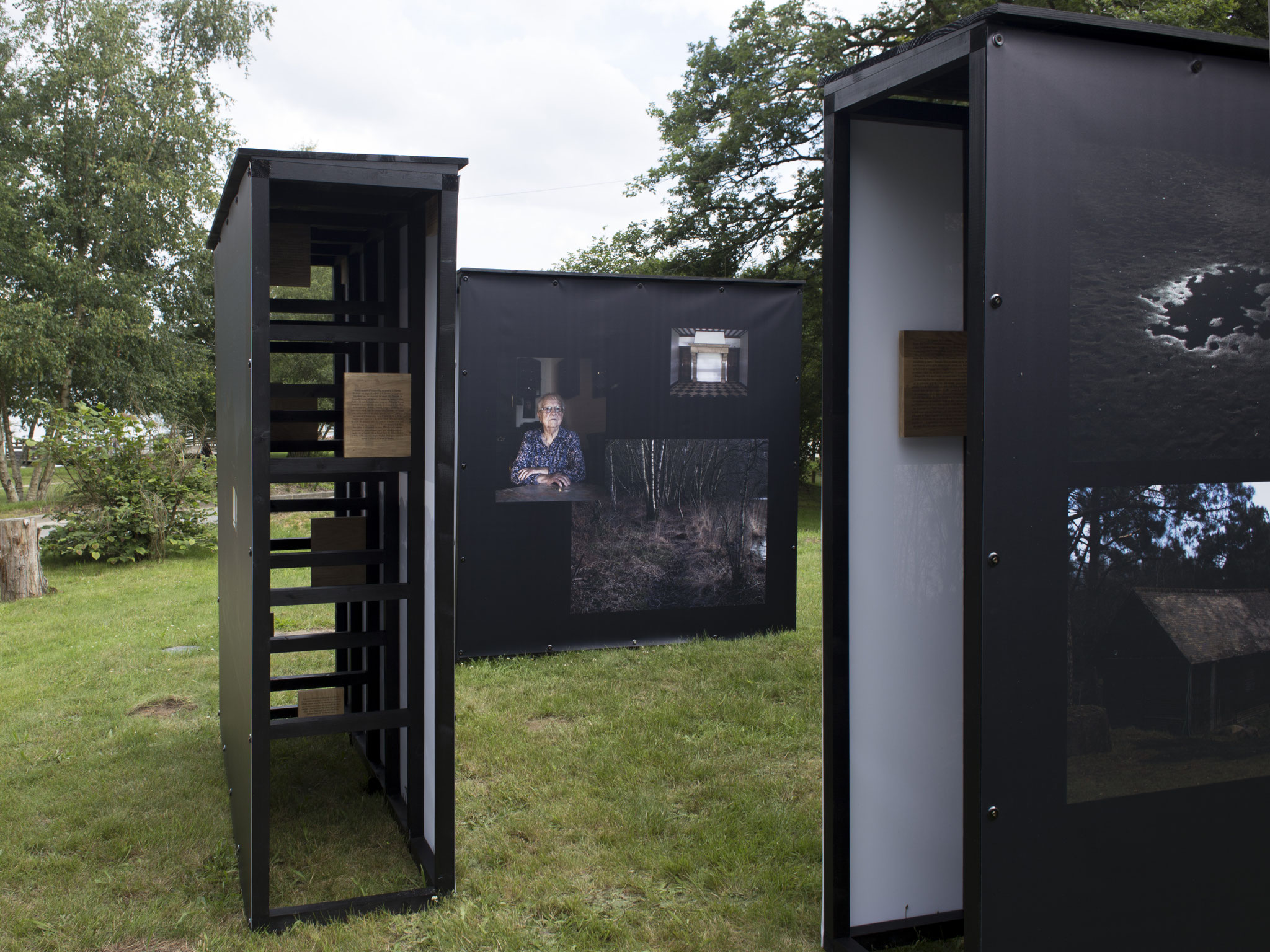 Vue de l'exposition "Alors que la nuit tombe". Photo : Maxime Voidy