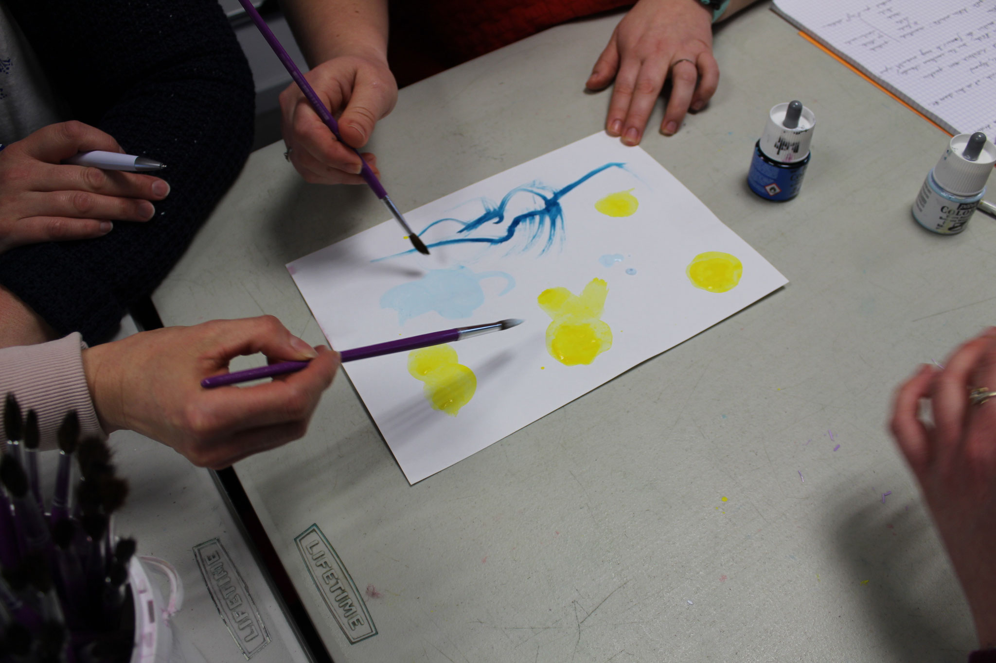 Ce qui fonctionne le mieux, et tâche le moins : la gouache diluée