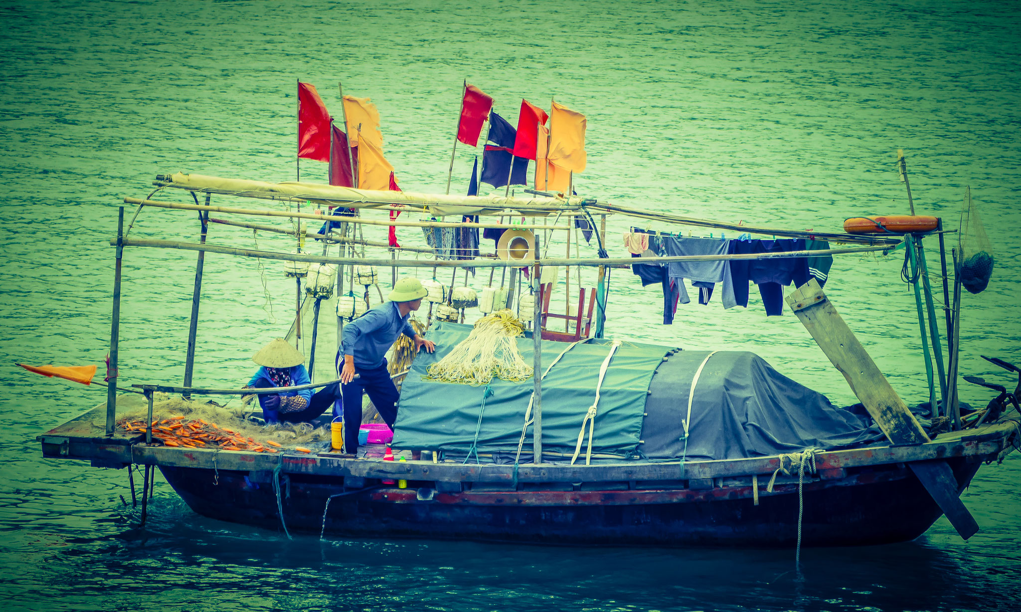 Halong-Bucht - die Händlerboote