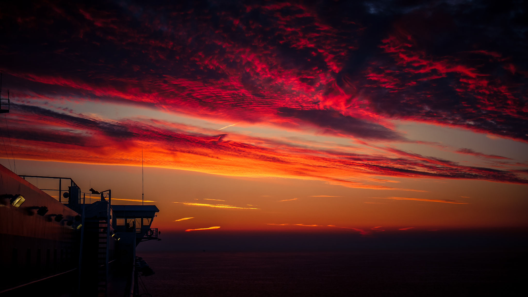 Sonnenuntergang auf der Fähre