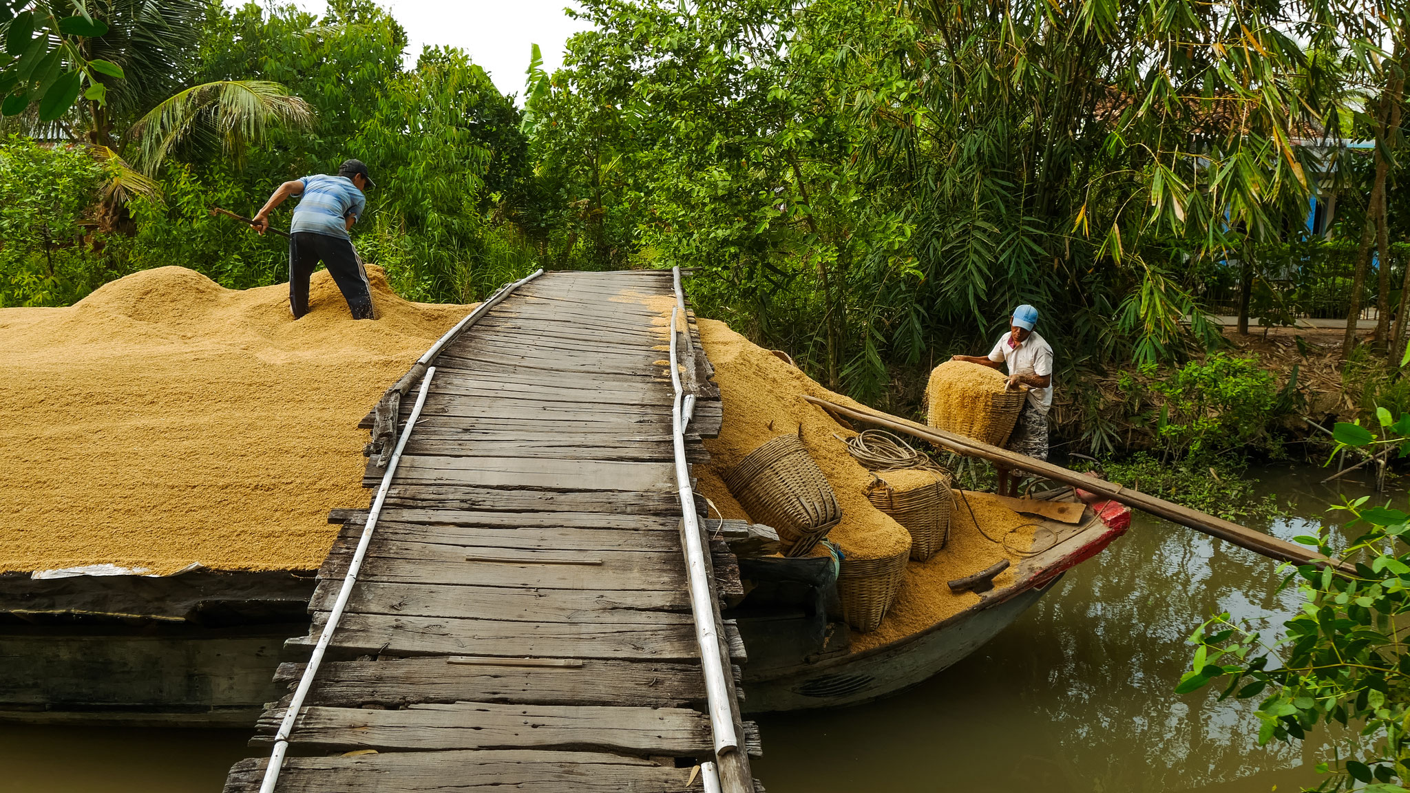unterwegs im Mekong Delta - Ladung umfrachten :)