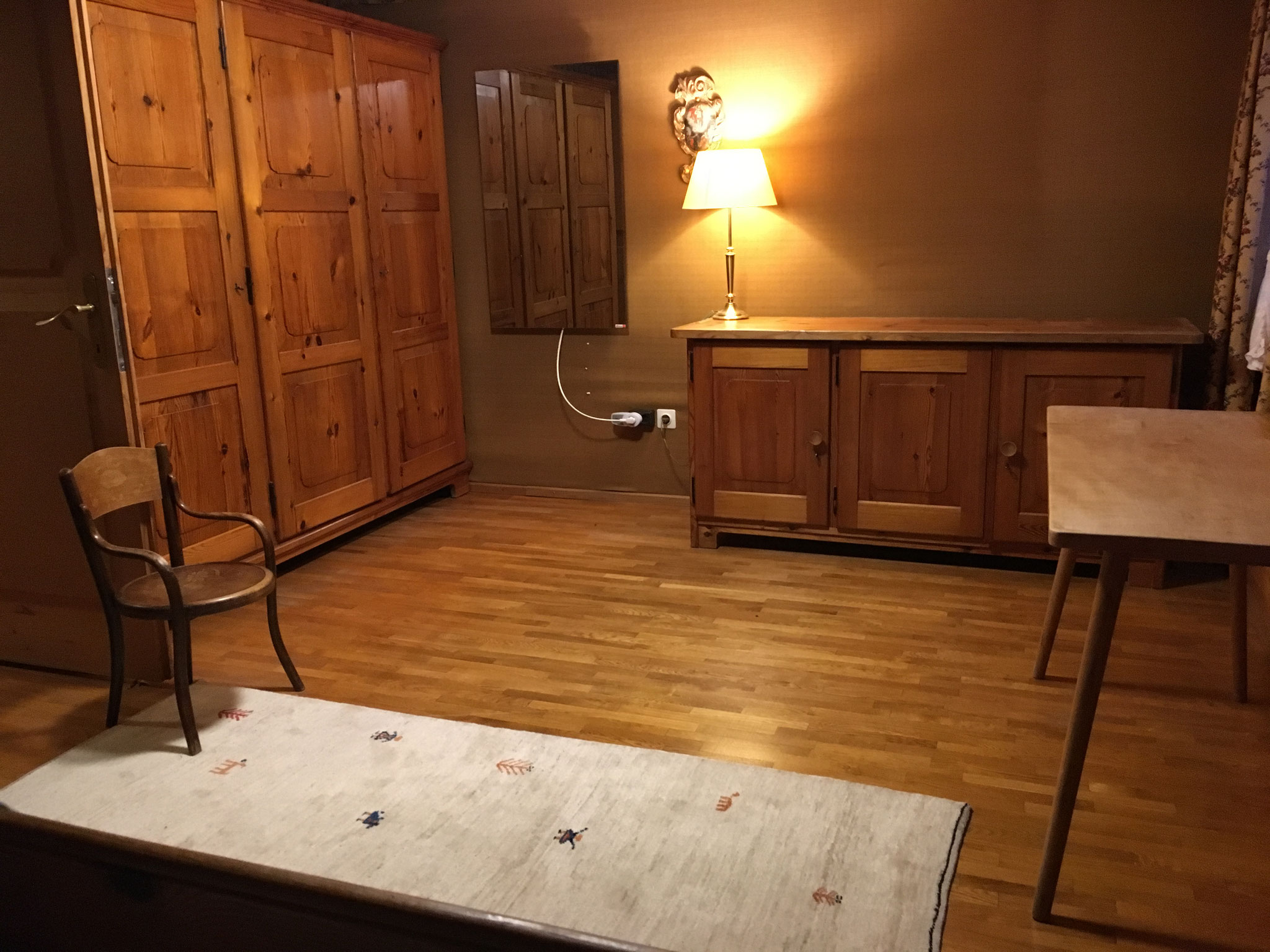 Großes Schlafzimmer