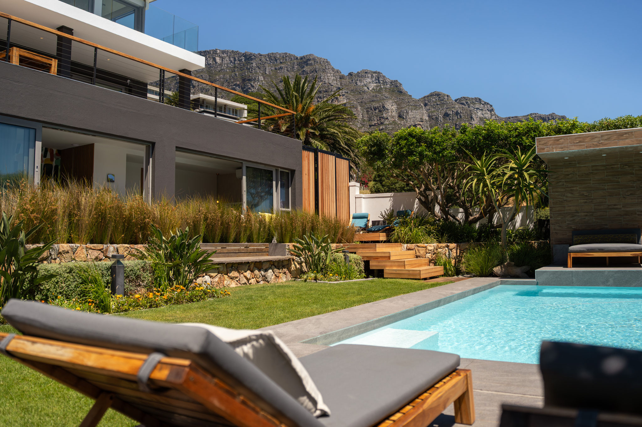 RElaxation by the pool side