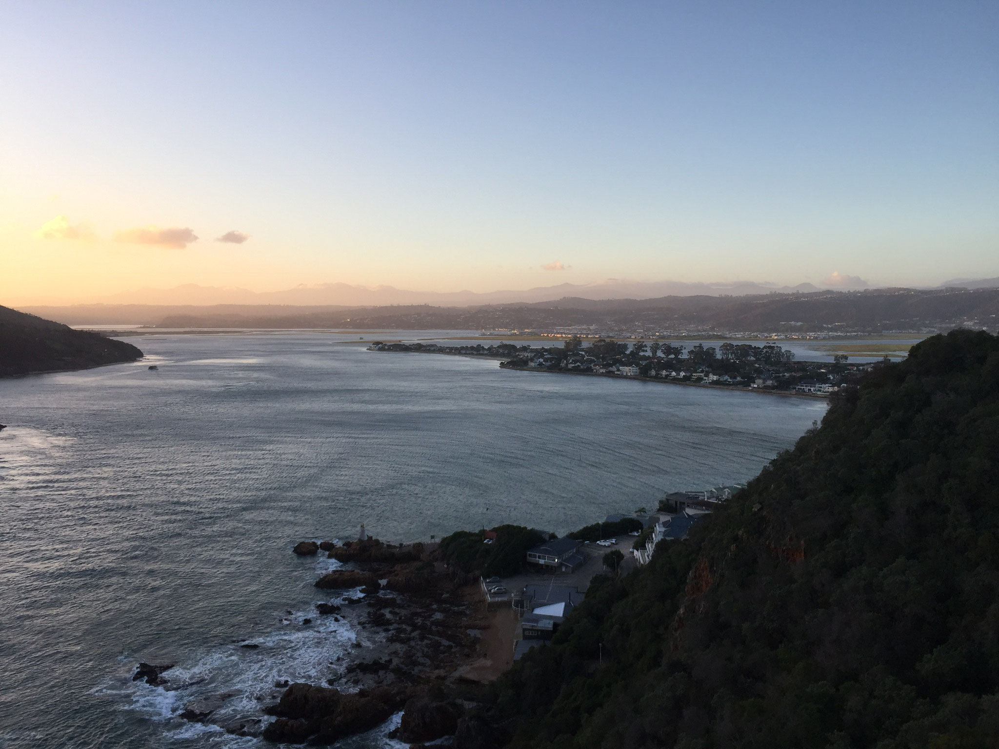 Knysna Heads und Knysna Lagoon zum Sonnenuntergang