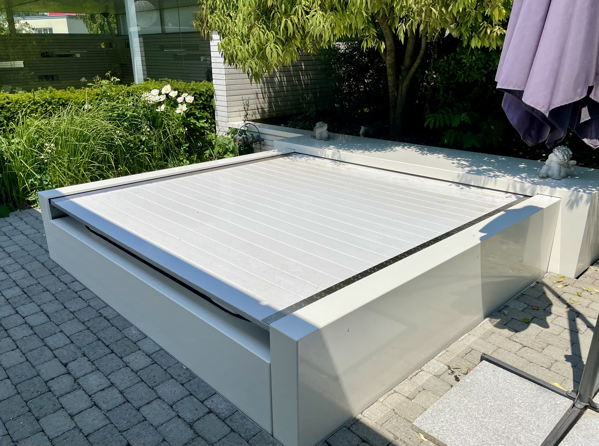 Rolladenabdeckung RHW 2.1 zu Whirlpool Dimension One mit Pulverbeschichteten Verkleidungsblechen 