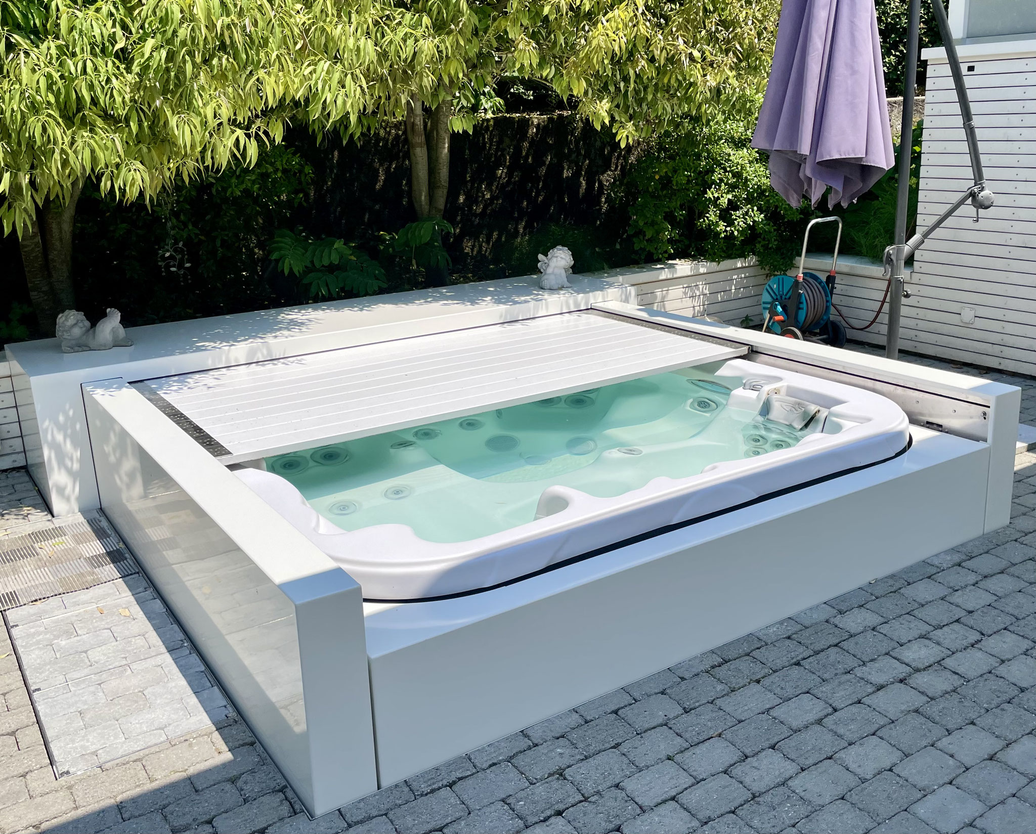 Rollladenabdeckung RHW 2.1 zu Whirlpool Dimension One mit Pulverbeschichteten Verkleidungsblechen 