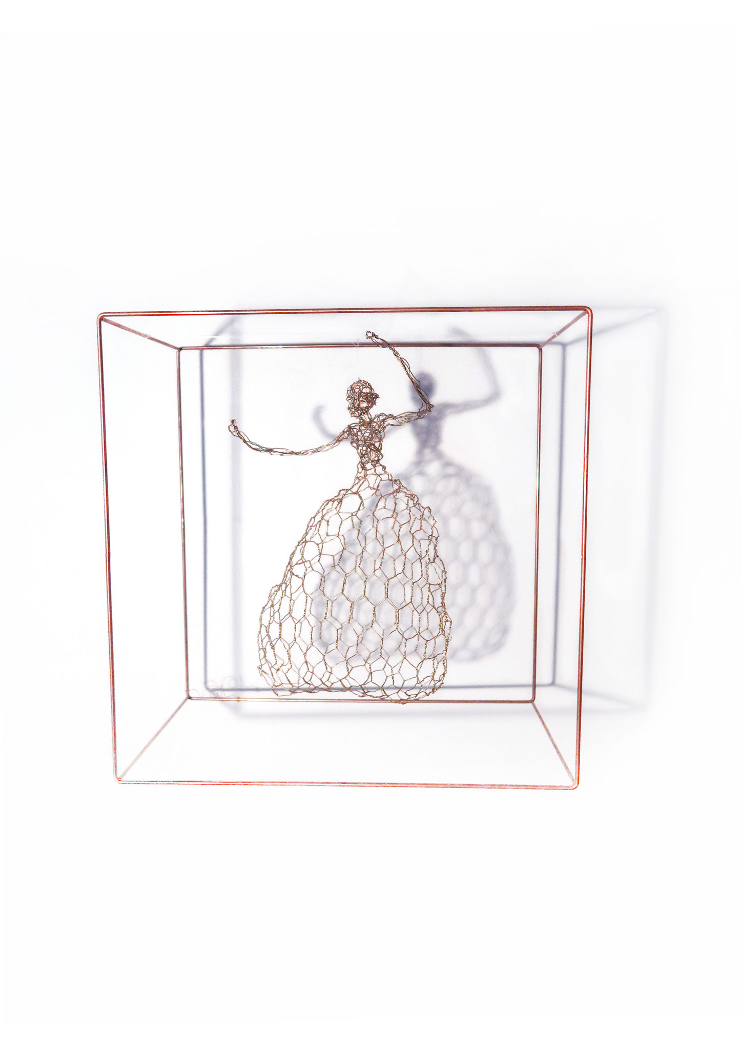 Valérie QUERUAU-LAMERIE, "Isadora", grillage, H30 xL30 xP10, 650€, DISPONIBLE à l'emprunt