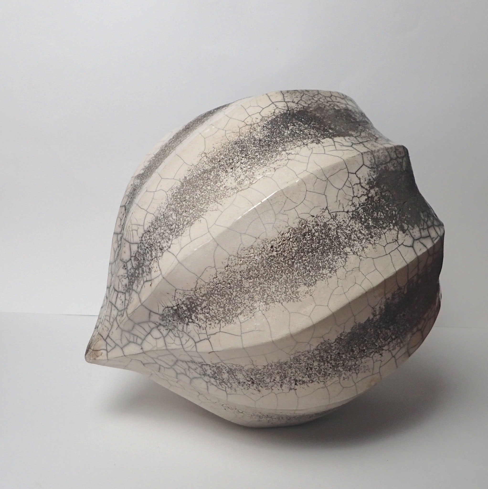 Anne TASSIN, "Physalis", Céramique Raku, 30x28x28 cm, 2025, 380 € 