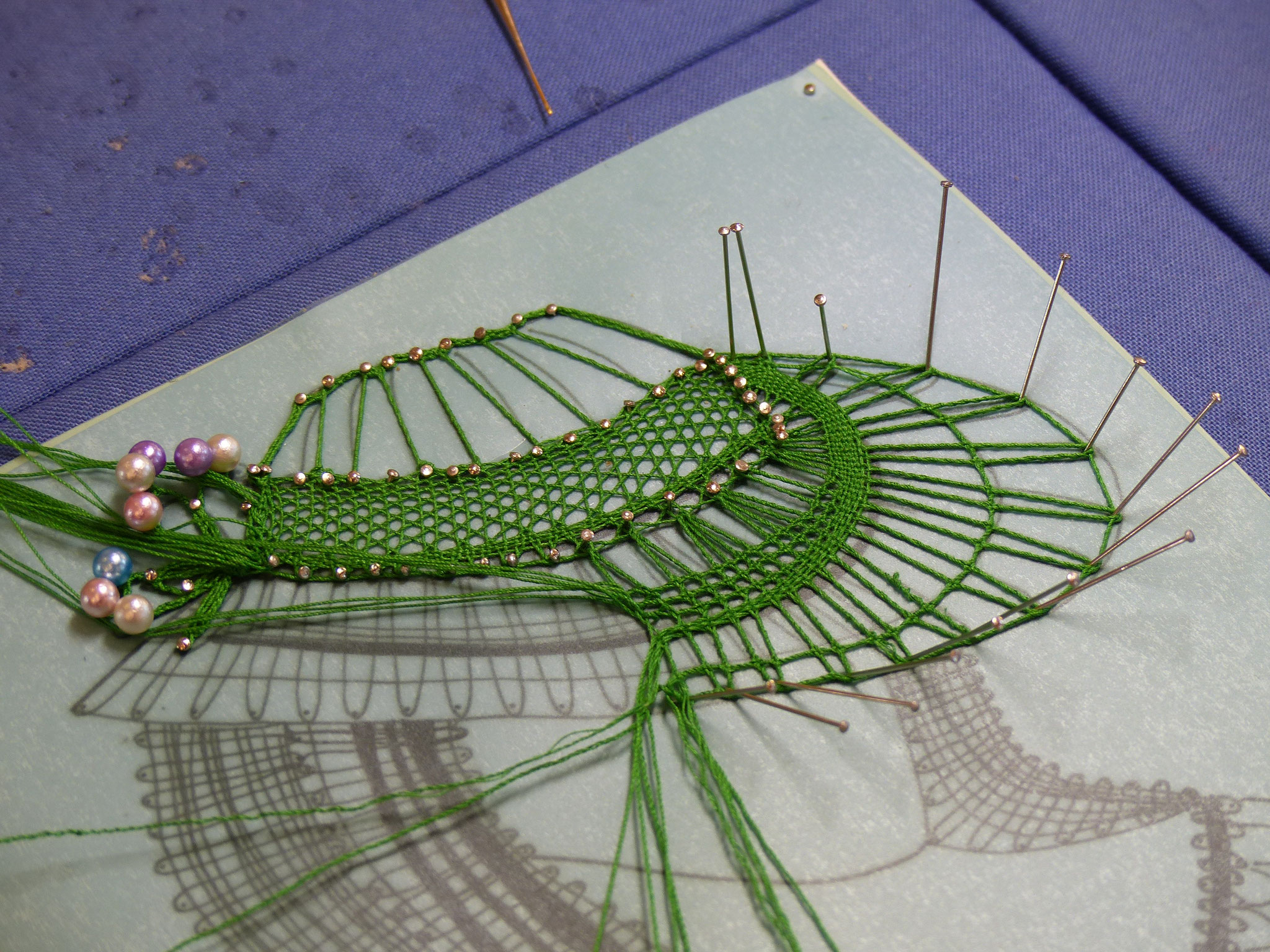 Cours de dentelle aux fuseaux Soline du Puy formatrice en broderie d'art et dentelle aux Cours de dentelle aux fuseaux Soline du Puy formatrice en broderie d'art et dentelle aux