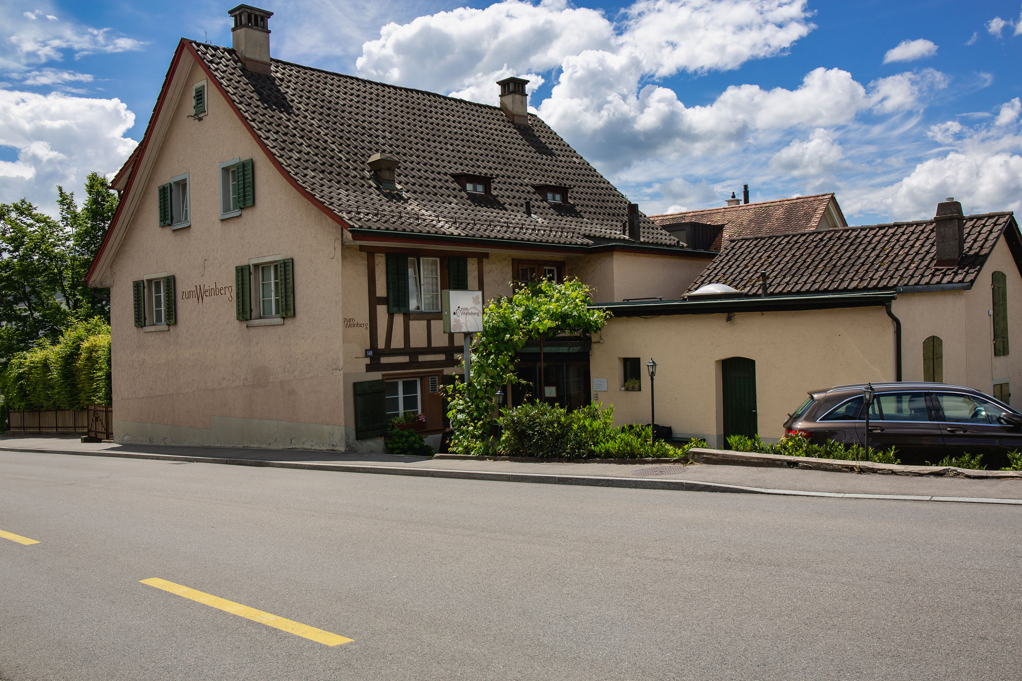Alte Landstrasse 148 - Restaurant zum Weinberg und Praxis Lüthi Cagienard Tschirky