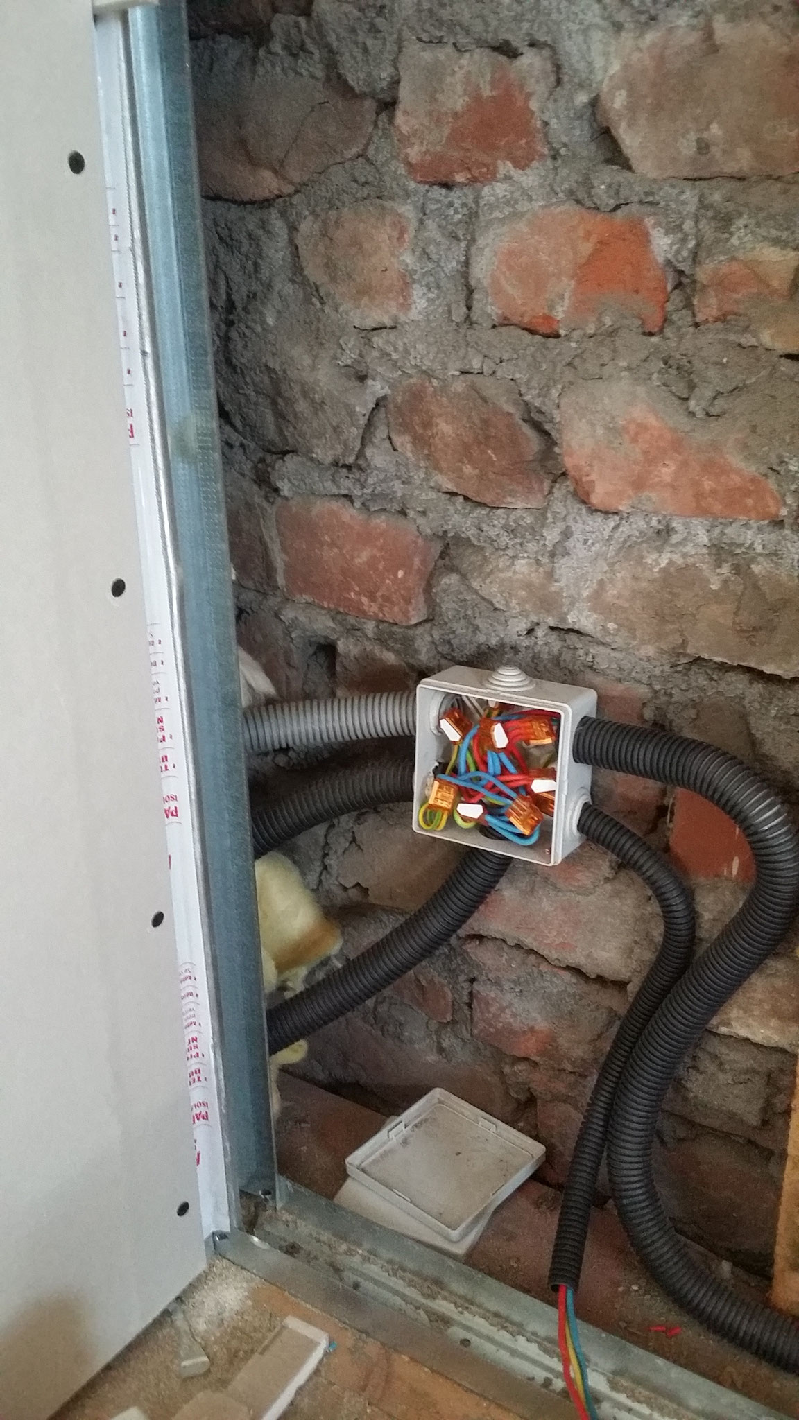 Electricité - Disjoncteurs sur l'armoire principale (RdC)