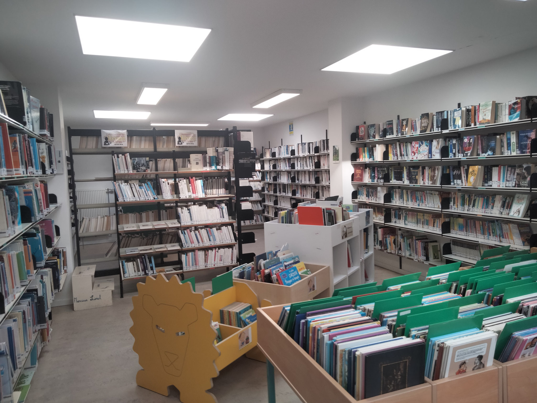 Bibliothèque Jean Donnay - section jeunesse et espace p'tits bouts
