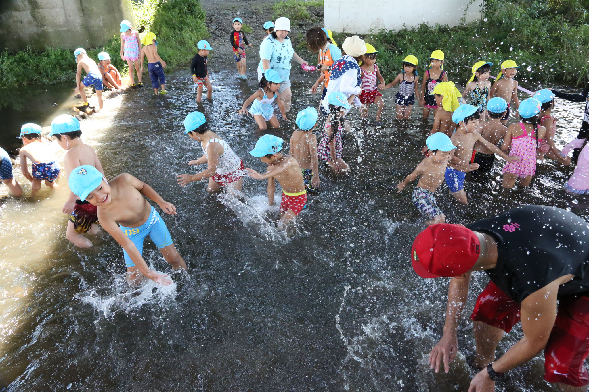 ８月　川遊び・鬼怒川で水遊び