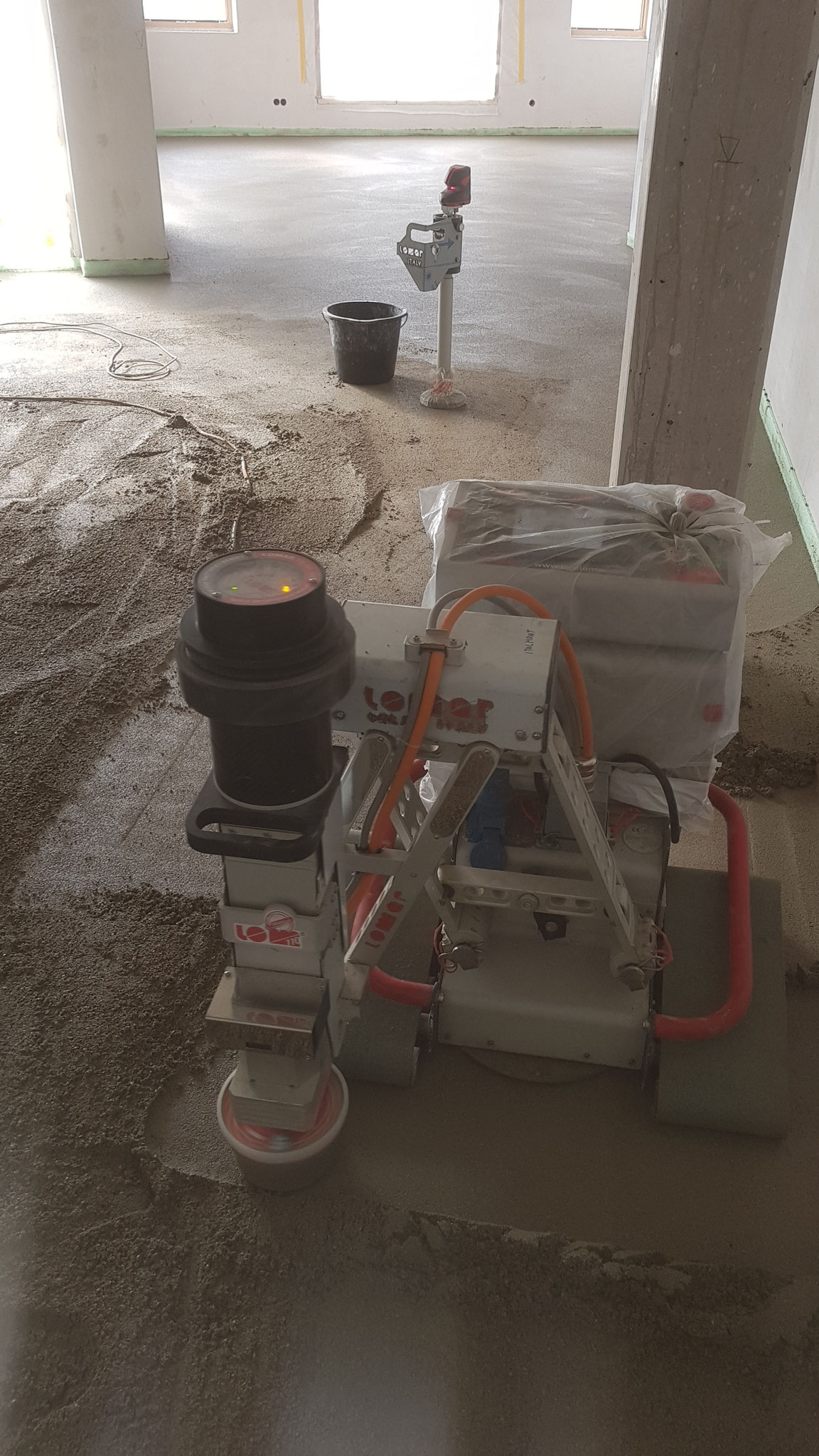 Estrichroboter Lomar 110 - Kröpfel & Krain Estriche GmbH. Estrich oder ...