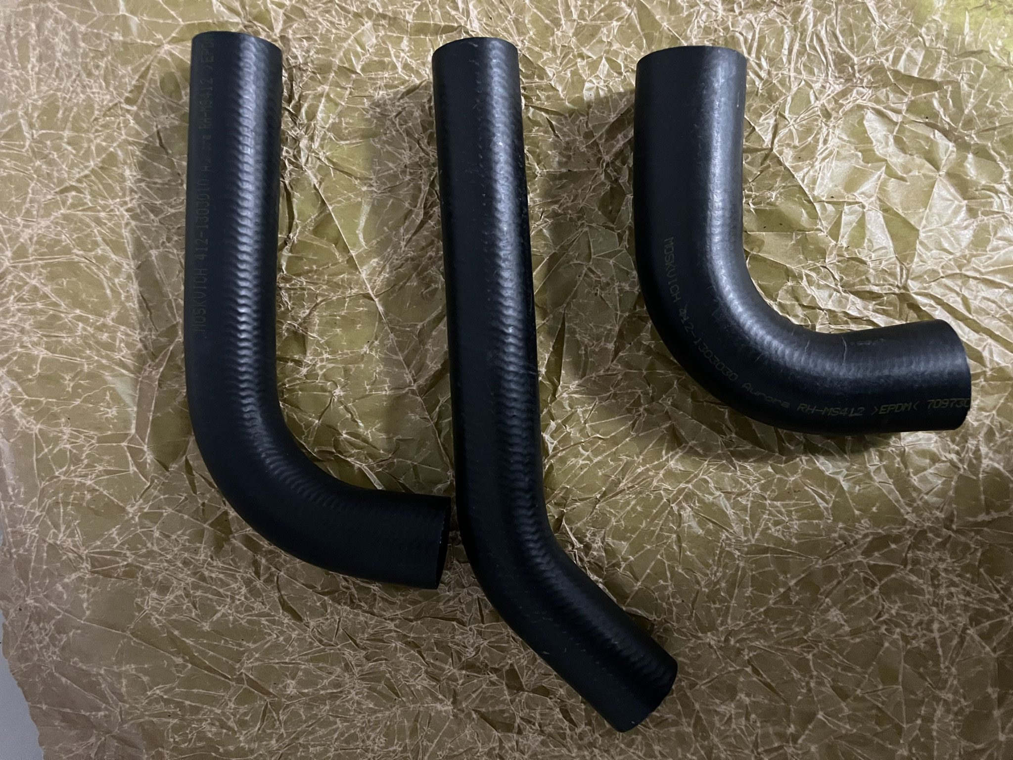 412-1303010/25/30 Satz Kühlerschläuche Moskwitsch M412 / M2140. Radiator hose kit Moskvich M-412 / M-2140. Комплект шлангов системы охлаждения двигателя Москвич М412, М2140.