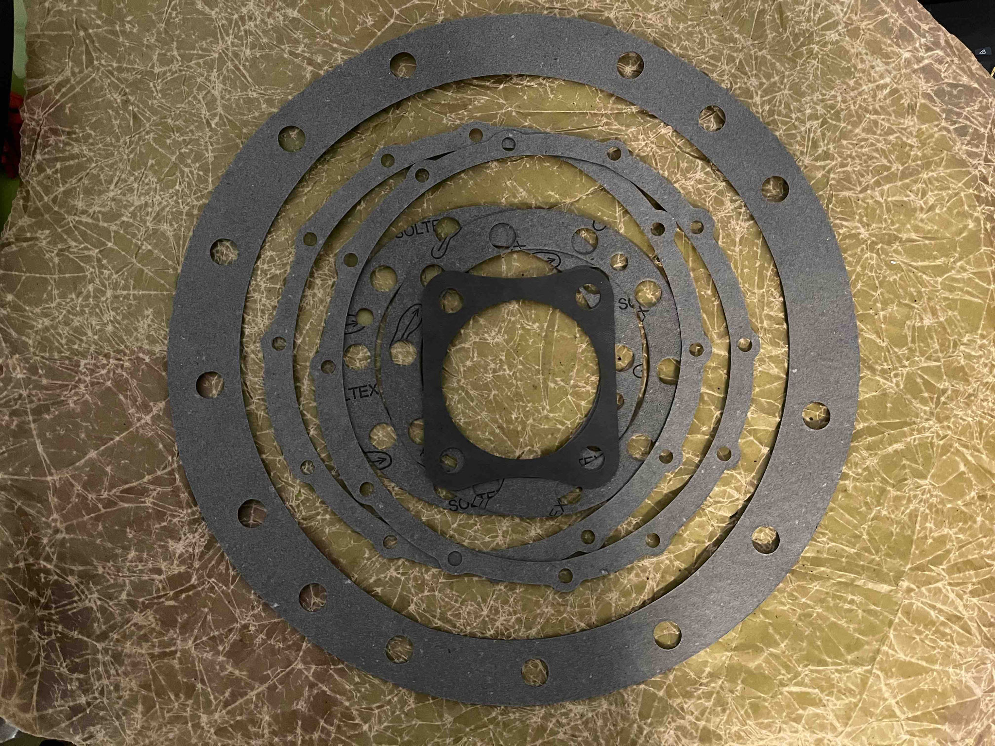 Dichtsatz Dichtungen Vorderachse Achse ZIL 131. Set of axle gaskets SIL 131. Комплект прокладок переднего моста ЗИЛ-131.