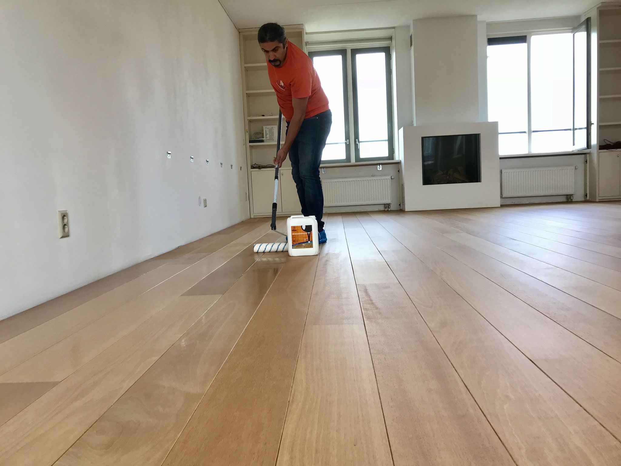 Afzelis planken schuren en 2k loba Invisible Protect Mat lakken
