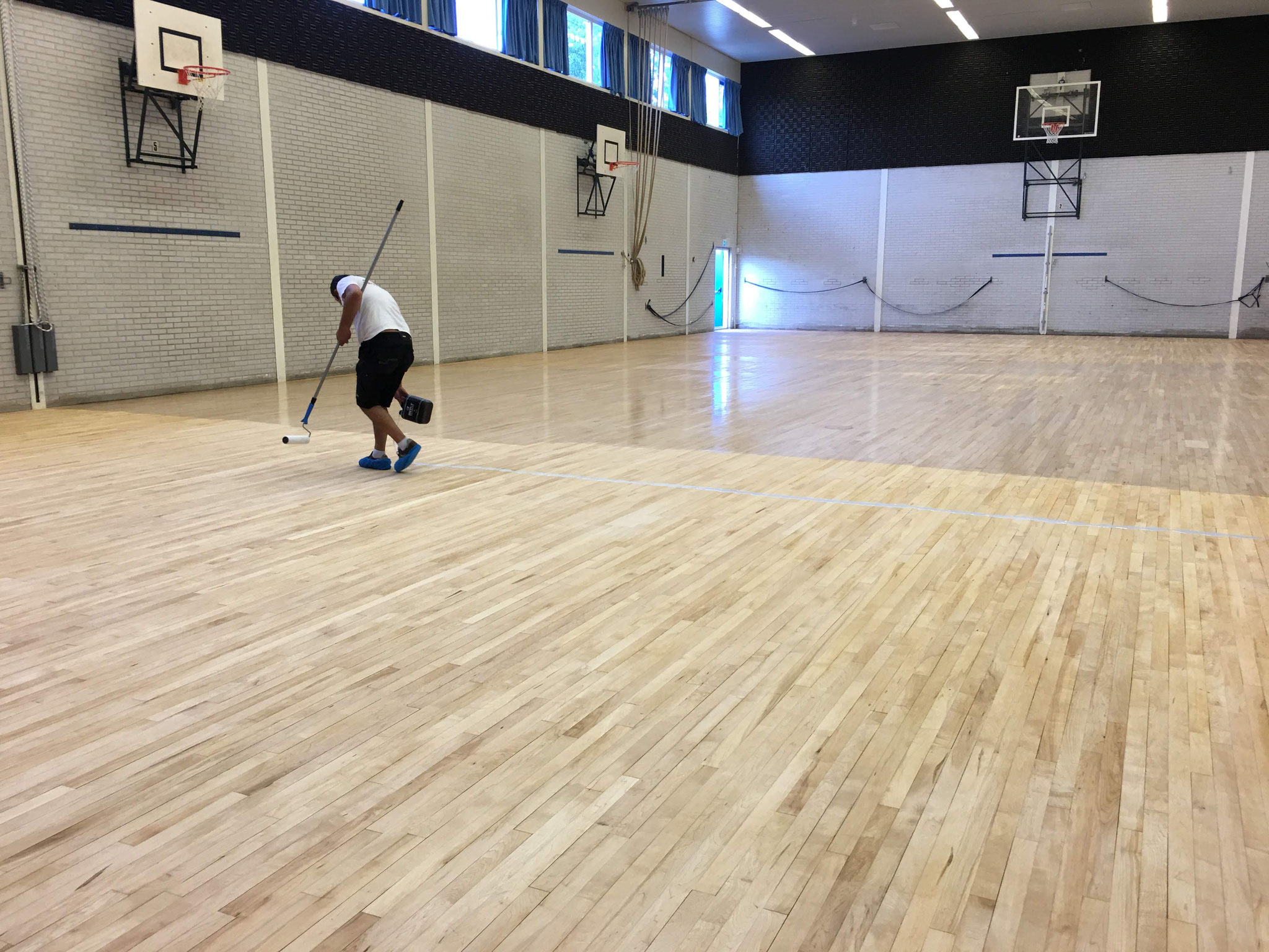 In Scheveningen -sportzaal vloer lakken