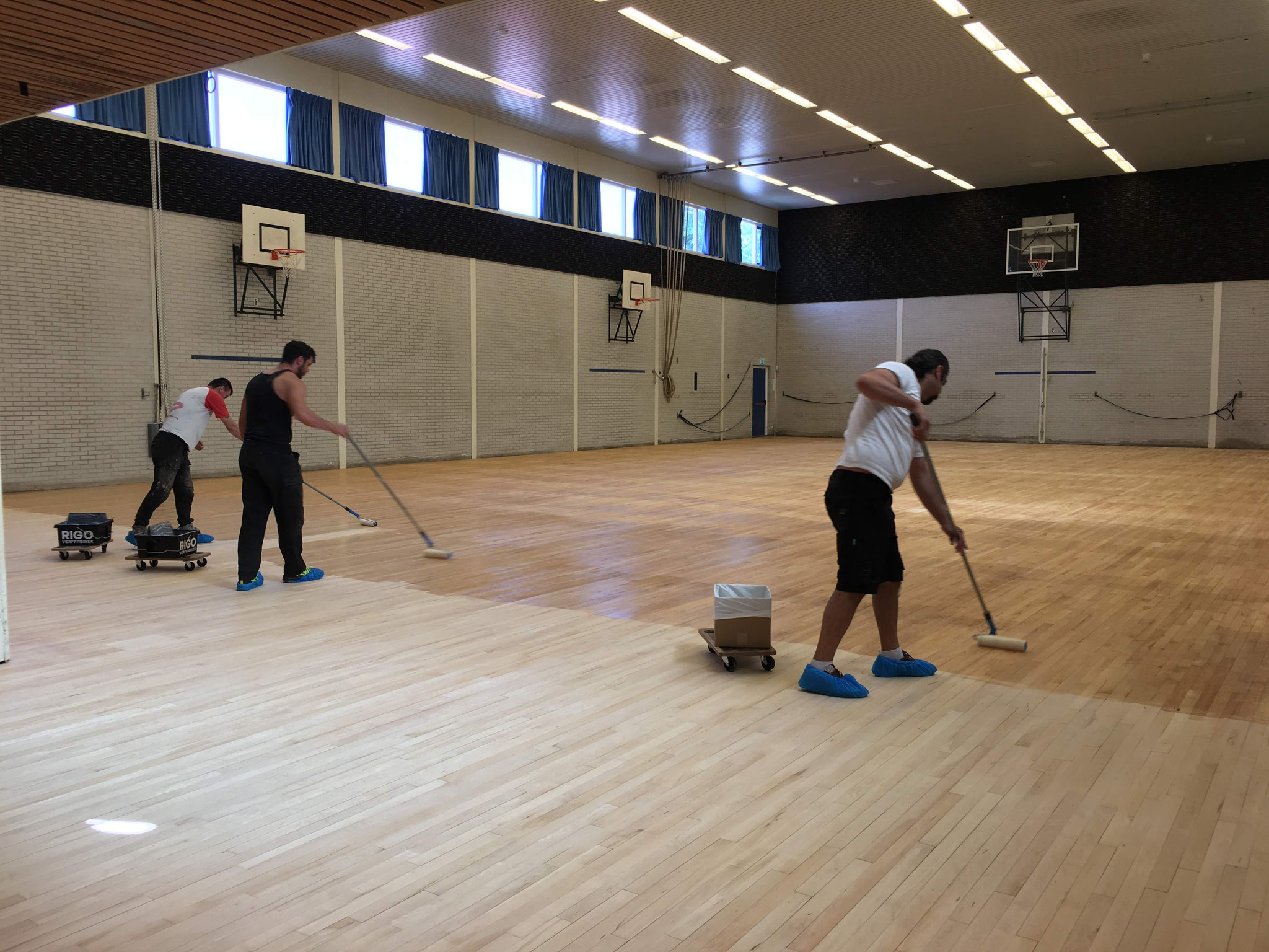 In Scheveningen -sportzaal vloer lakken