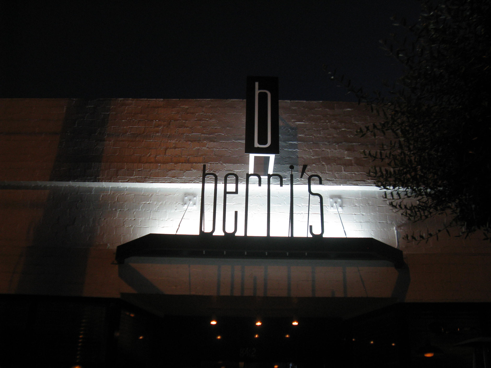 Retail Signs in Orange County
