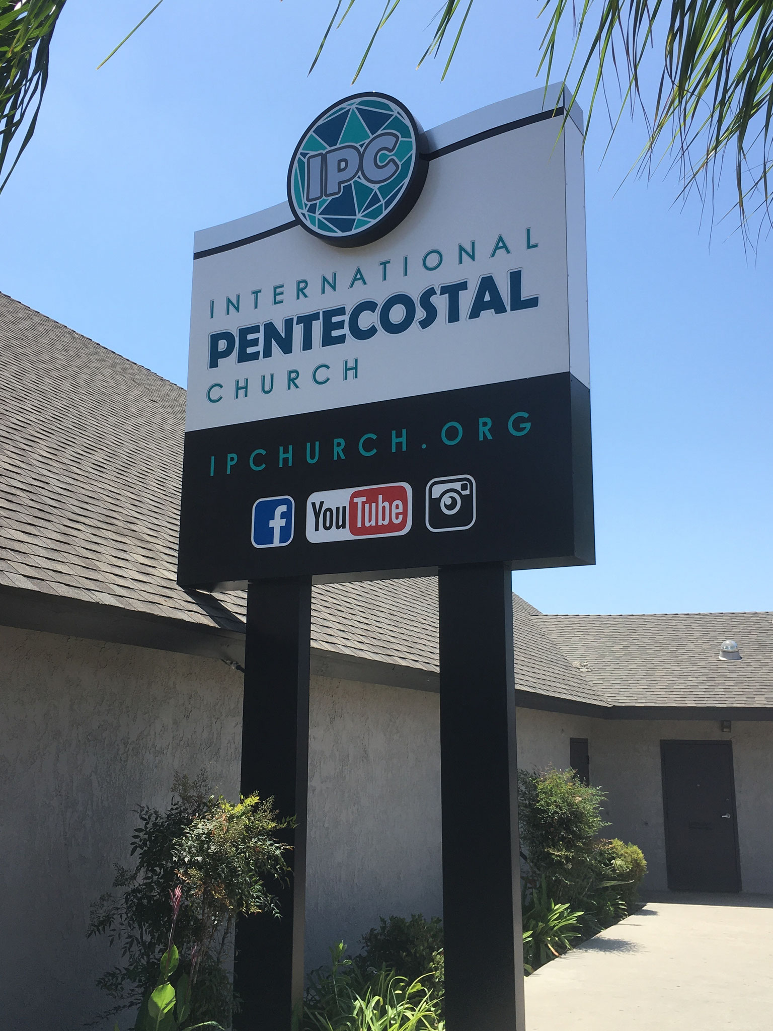Pole Sign by Landmark Signs Inc
