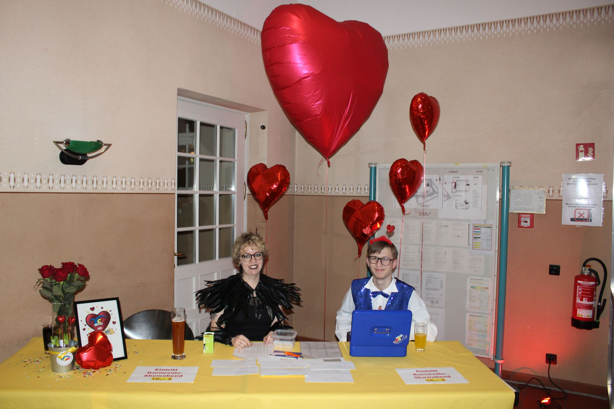 Katharina und Robin an der Abendkasse