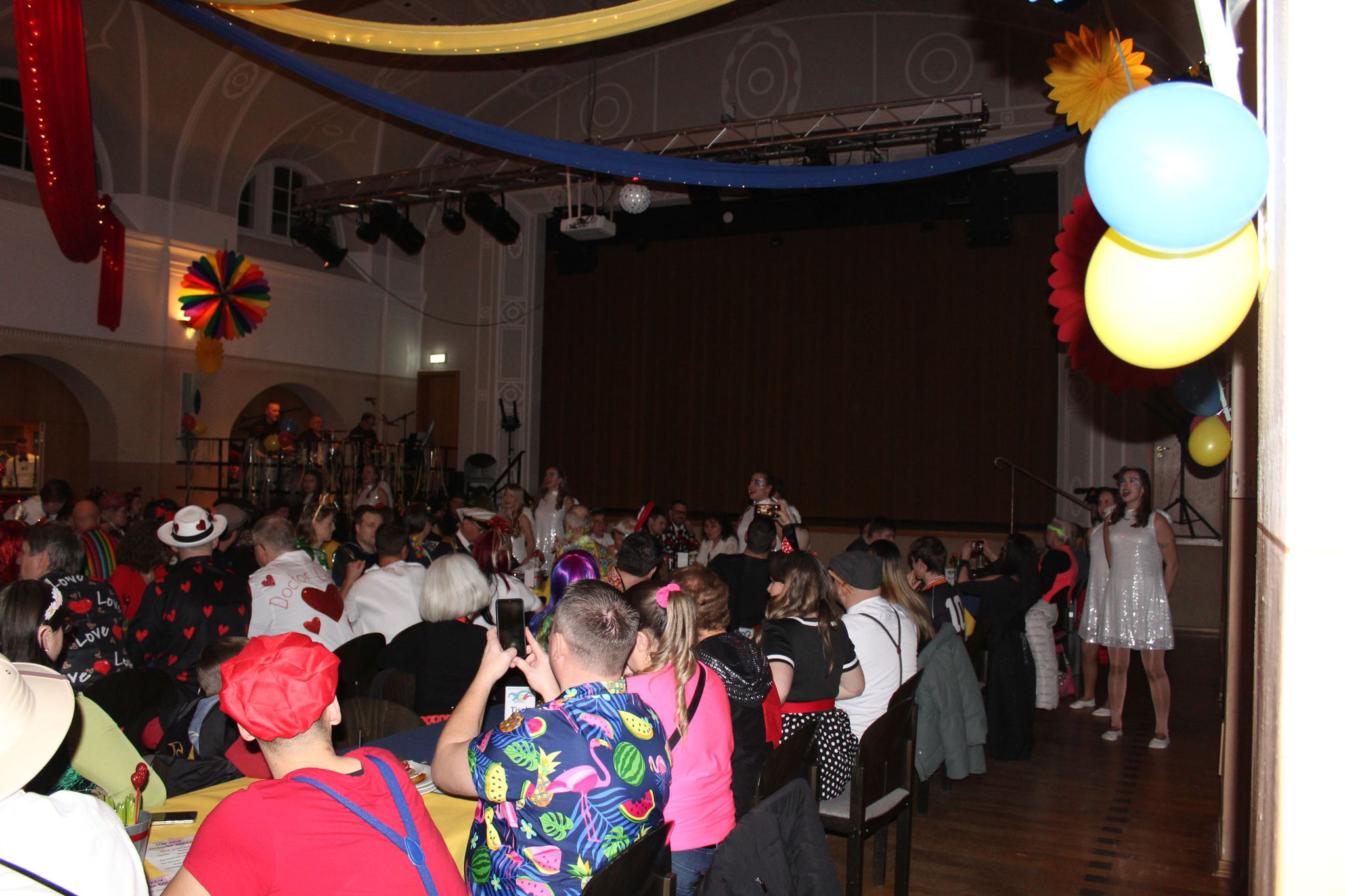 Countdown und Vorhang auf zur Karnevalsshow