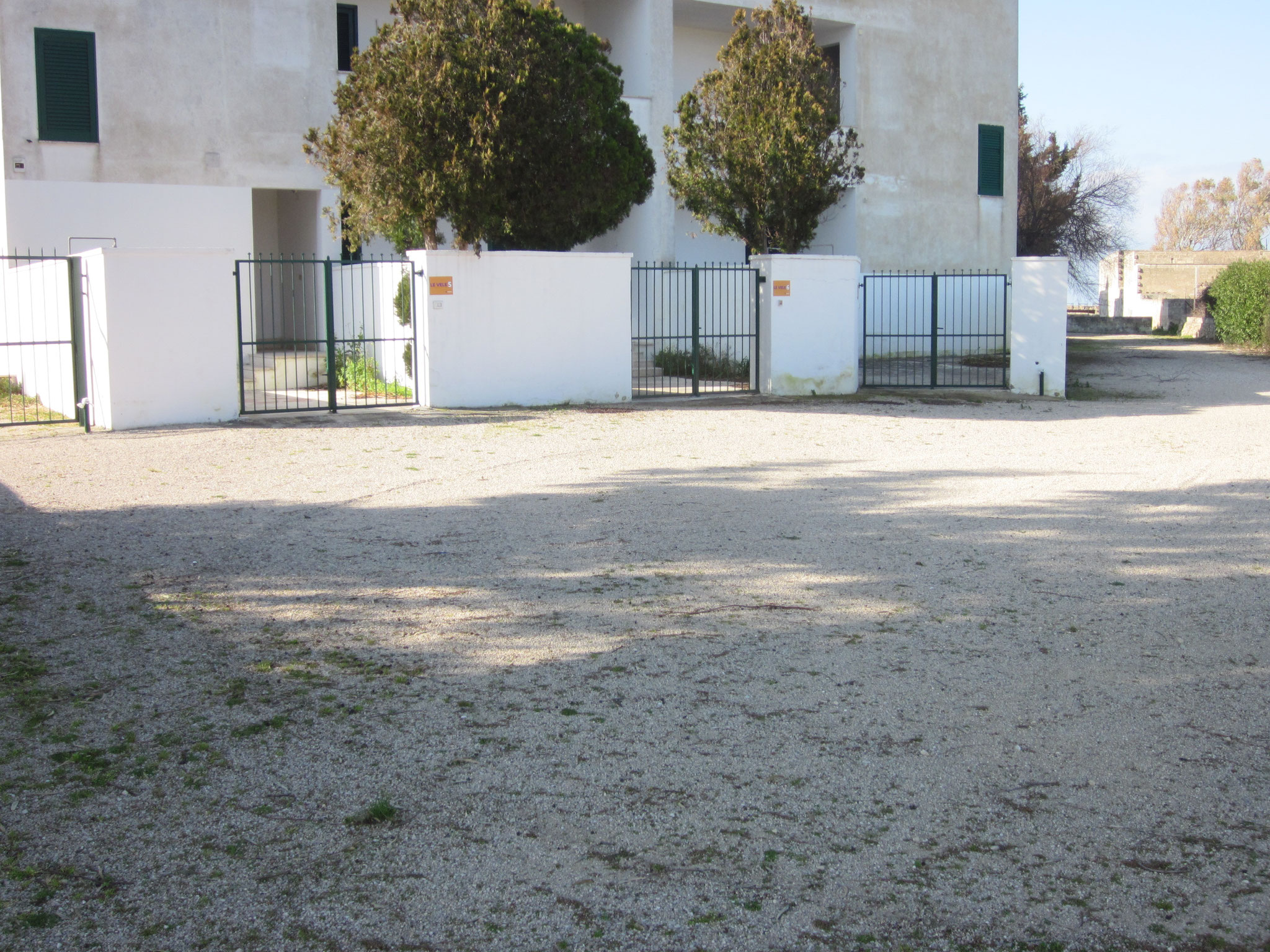 Piazzale esterno vicino al posto auto