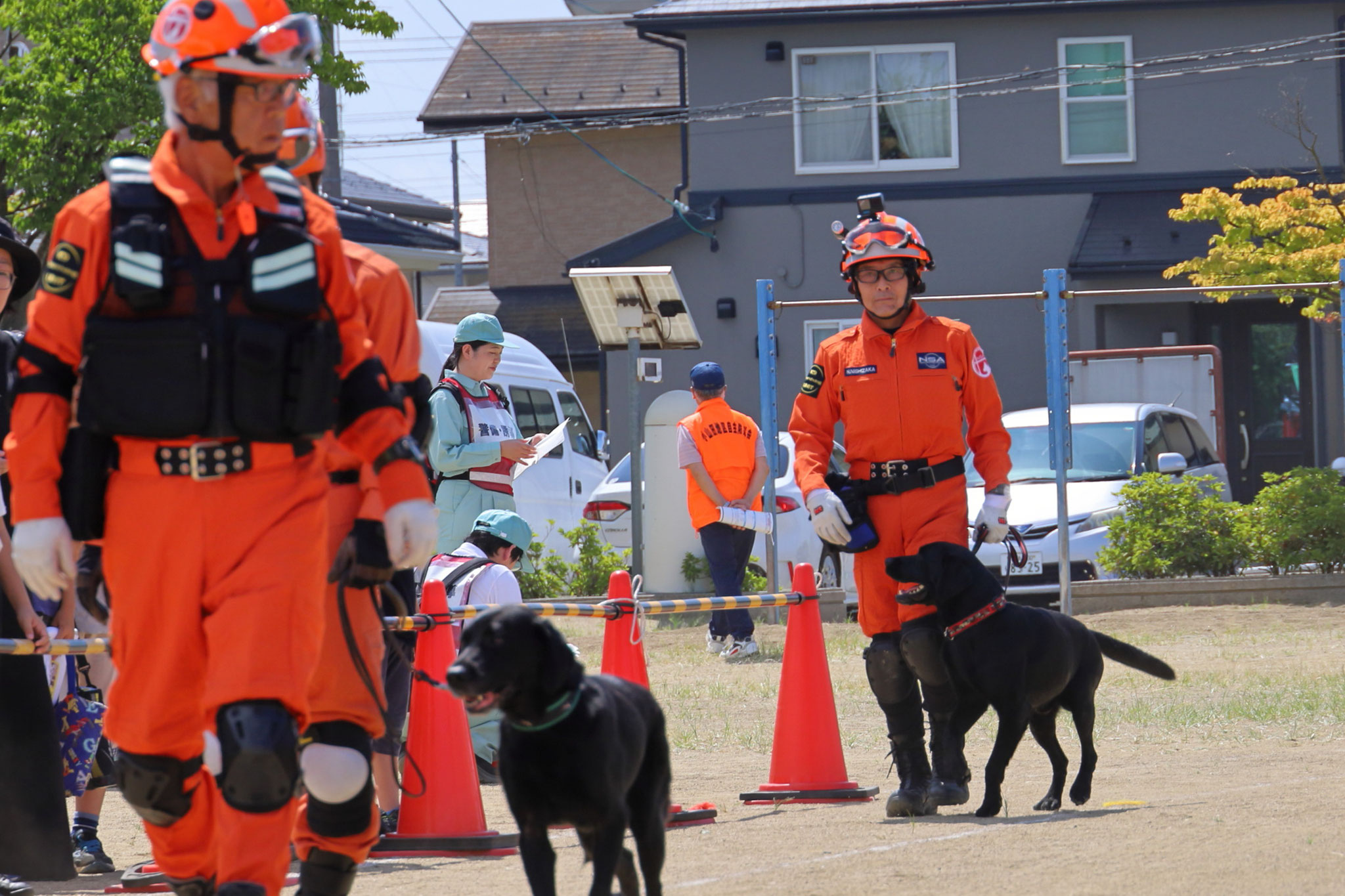 捜索エリアへ（写真提供　郡山消防本部）