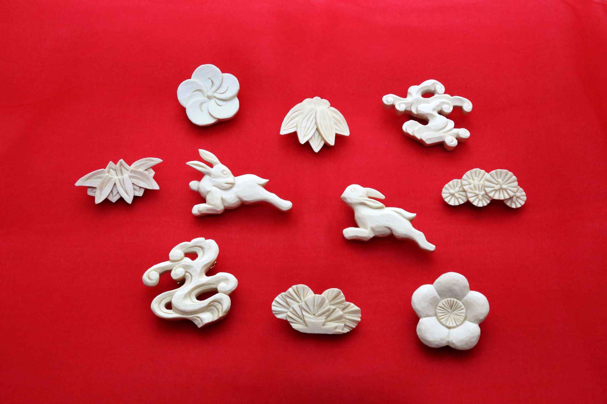 ホーム - 芦野和恵 木彫ブローチ kibori のページ