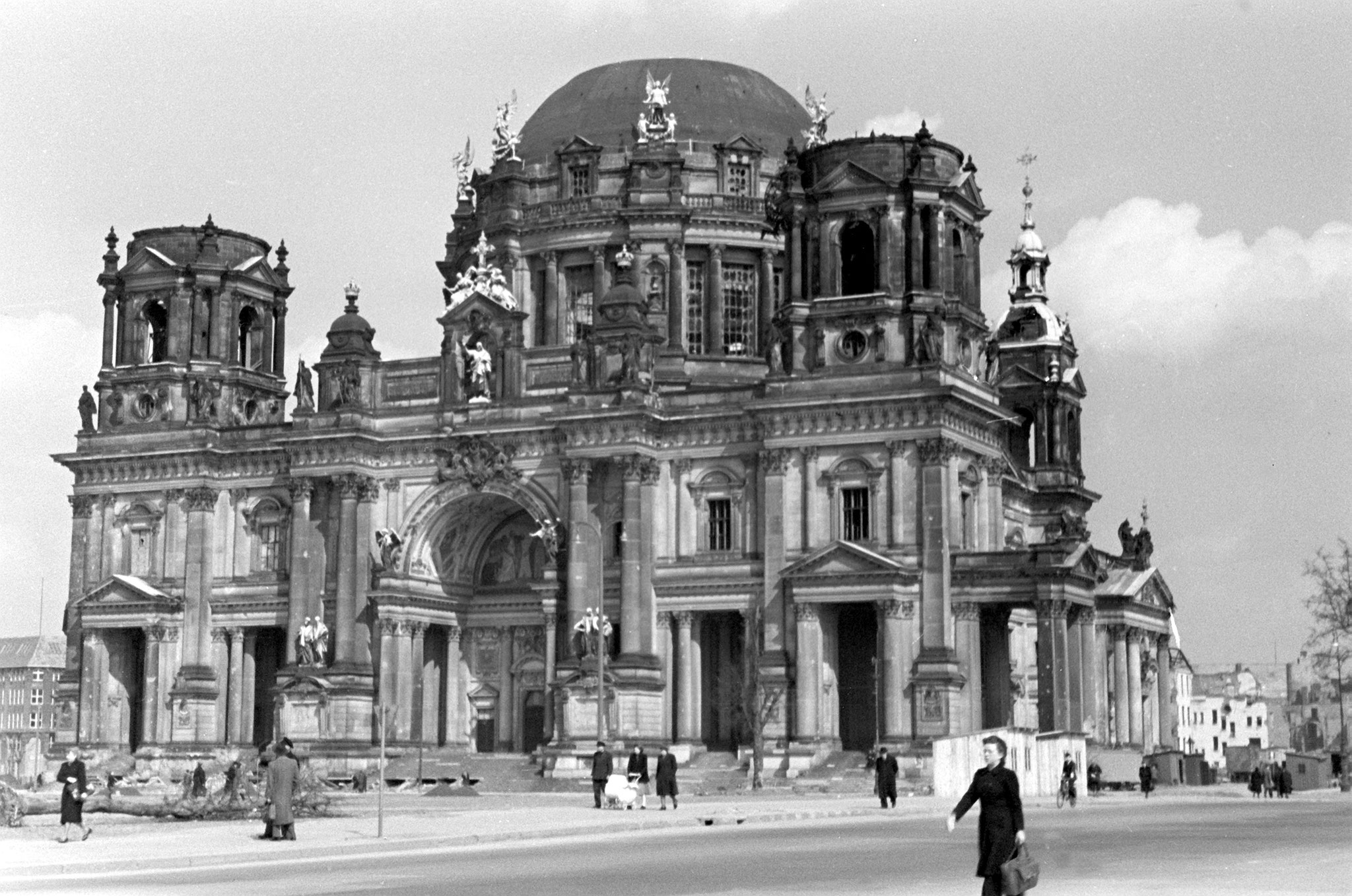 Berlin-Mitte, aufgenommen Anfang der 1950er Jahre. Der Wiederaufbau des Kulturdenkmals dauerte von 1975 bis 1982. Foto: DDR Fotoerbe / Eva Richter